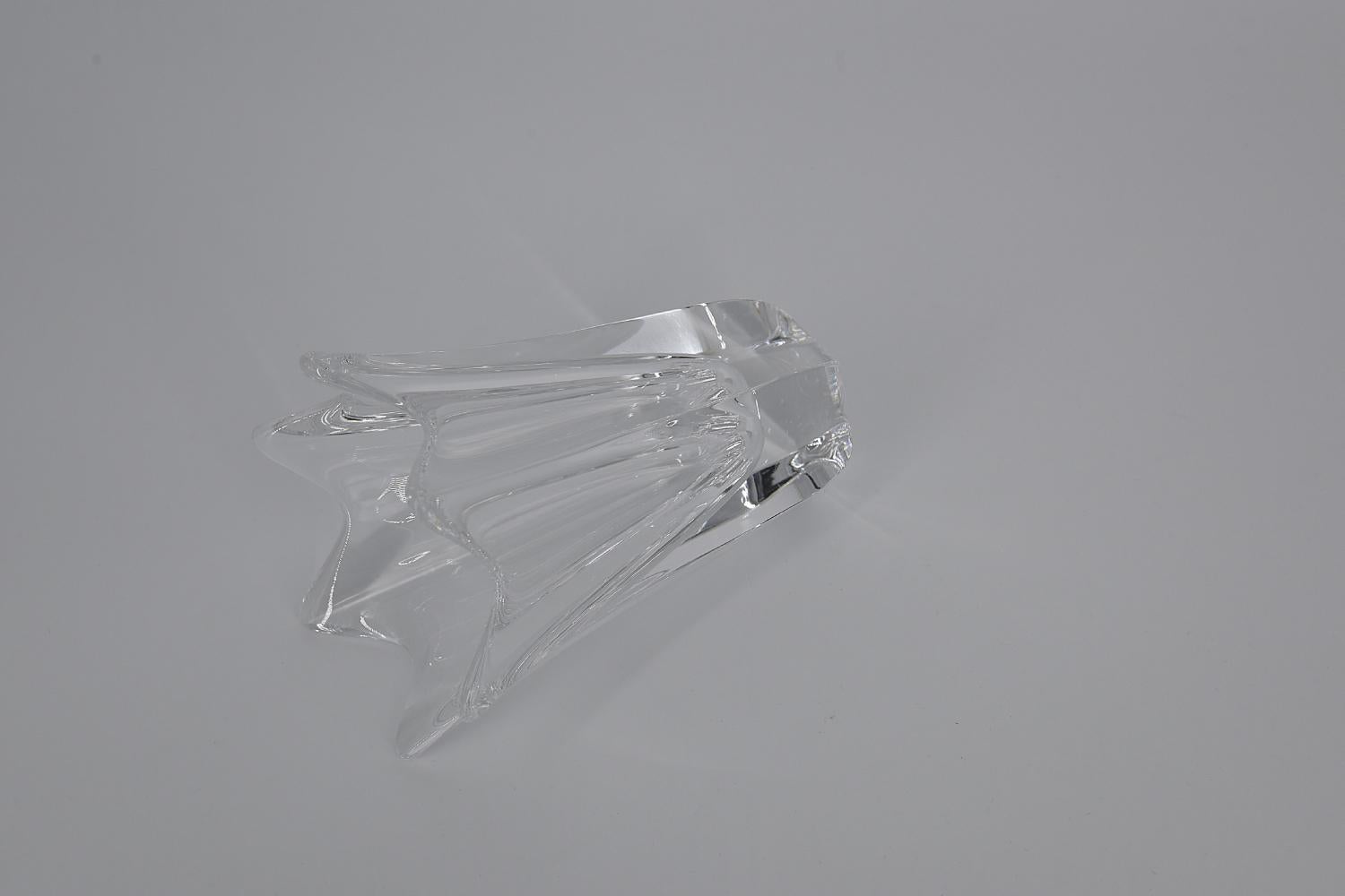 Schwedische skandinavische Vintage-Tulpenvase aus transparentem Kristall, Mid-Century Modern im Zustand „Gut“ im Angebot in Warszawa, Mazowieckie