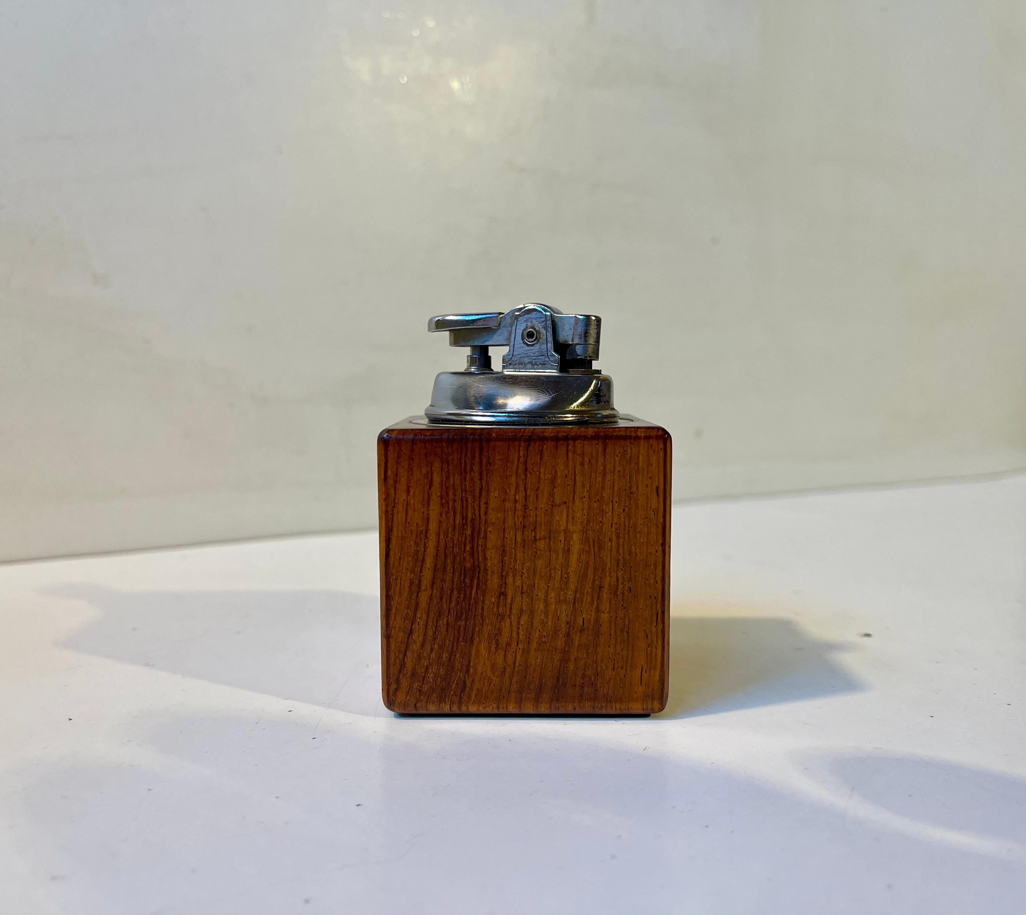 Encendedor de sobremesa cúbico escandinavo vintage de teca Escandinavo moderno en venta