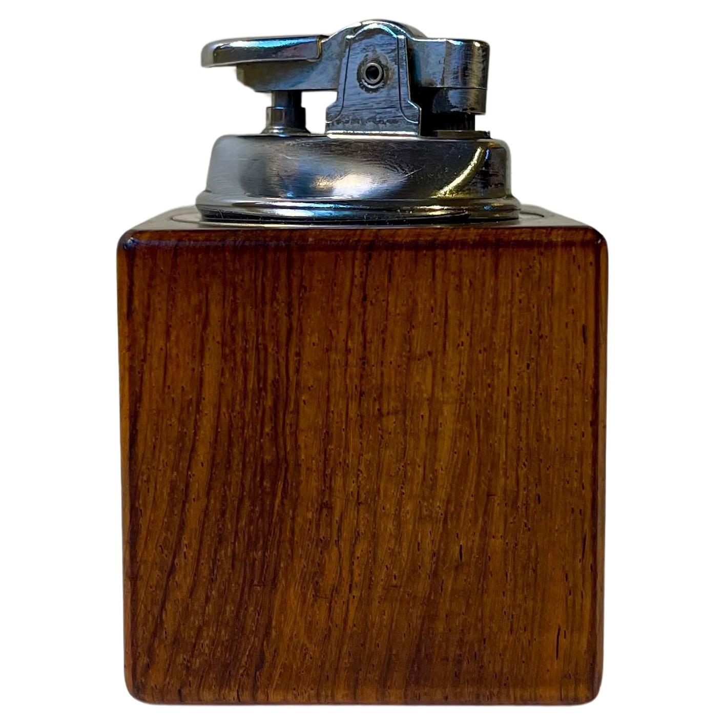 Encendedor de sobremesa cúbico escandinavo vintage de teca en venta