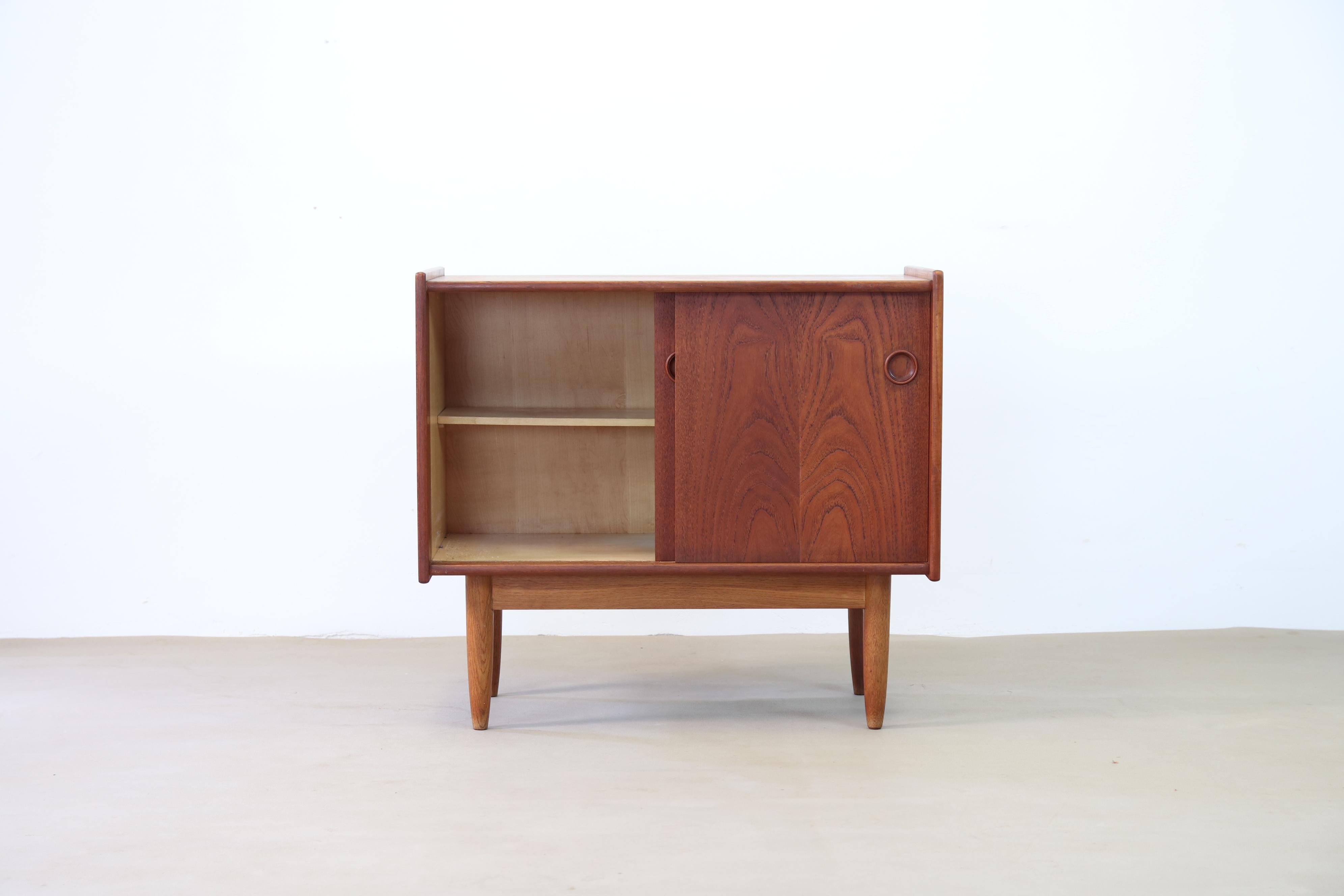 Mid-Century Modern Vintage Scandinavian Design Cabinet in Teak and Oak, Denmark, 1960