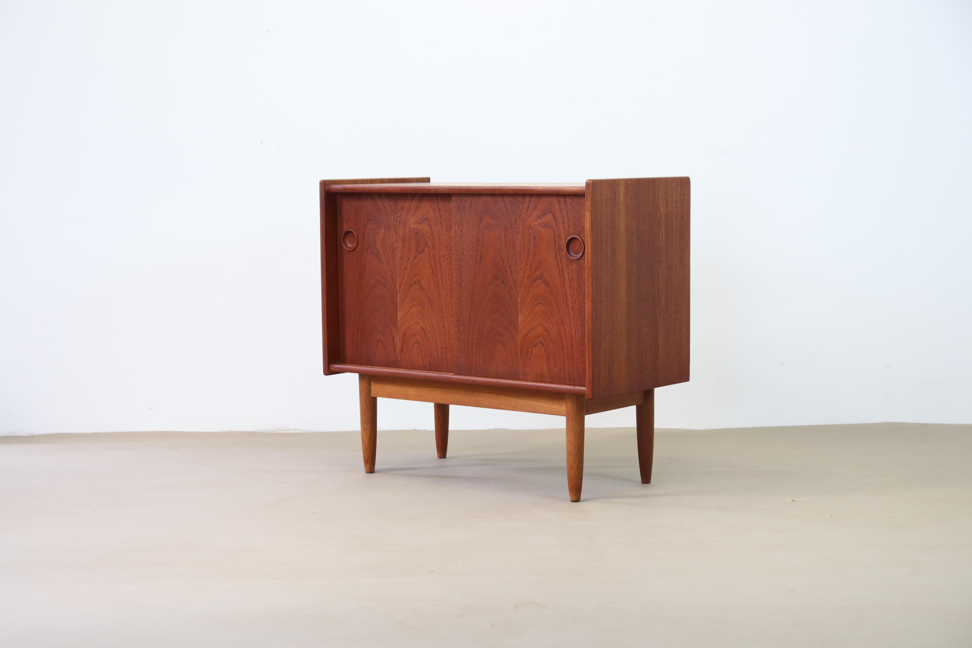 Vintage Scandinavian Design Cabinet in Teak and Oak, Denmark, 1960 In Good Condition In Amsterdam, Noord Holland