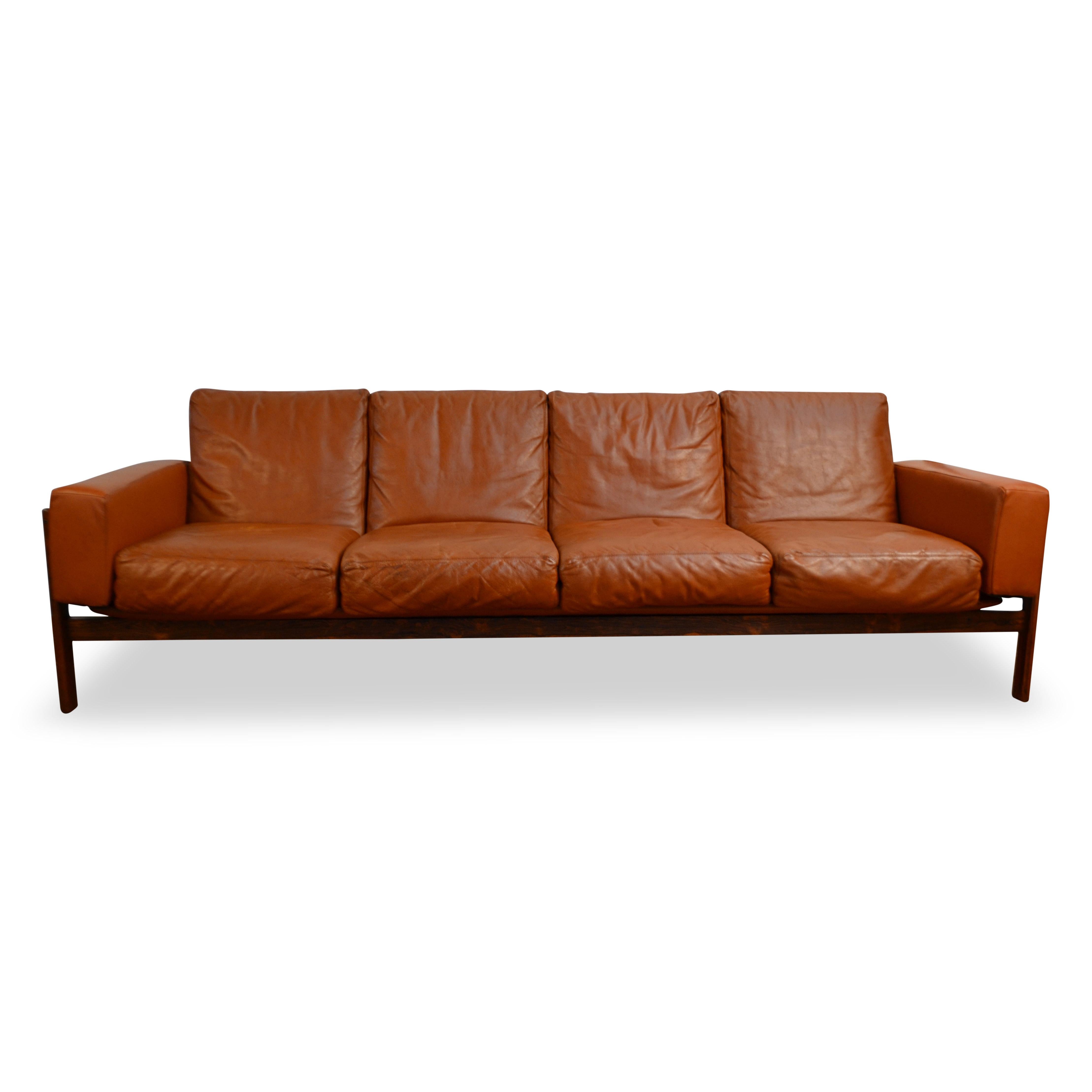Rare vintage Norwegian design 4-seater rosewood and leather sofa, model Flueline. Designed by Sven Ivar Dysthe for Dokka Møbler in the 1960s. This iconic design piece has eight loose cushions, and two armrest cushions in gorgeous