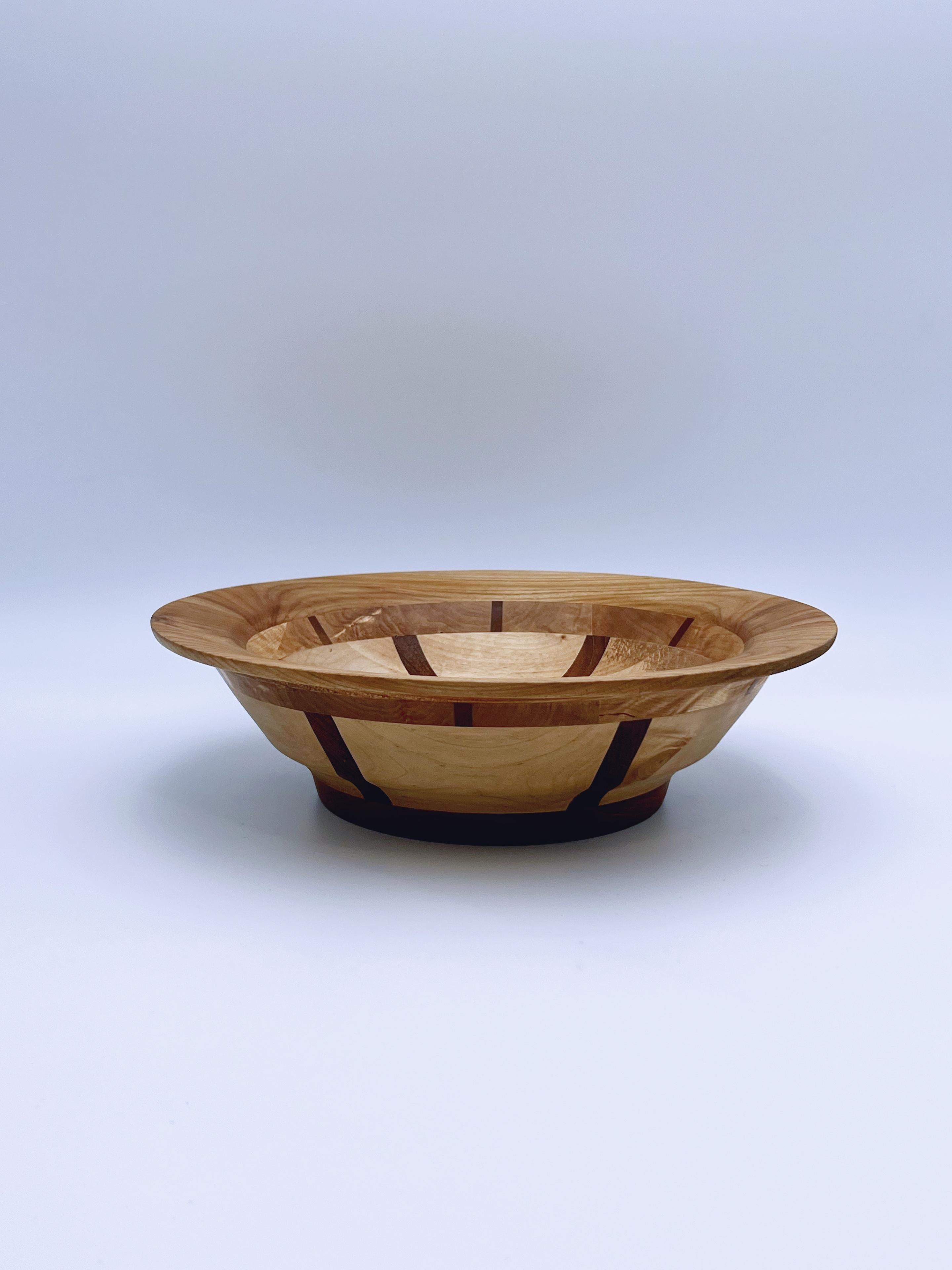 Schale aus Teakholz und Hartholz in skandinavischem Design mit Segmenten, ca. 1970er Jahre (Handgefertigt) im Angebot