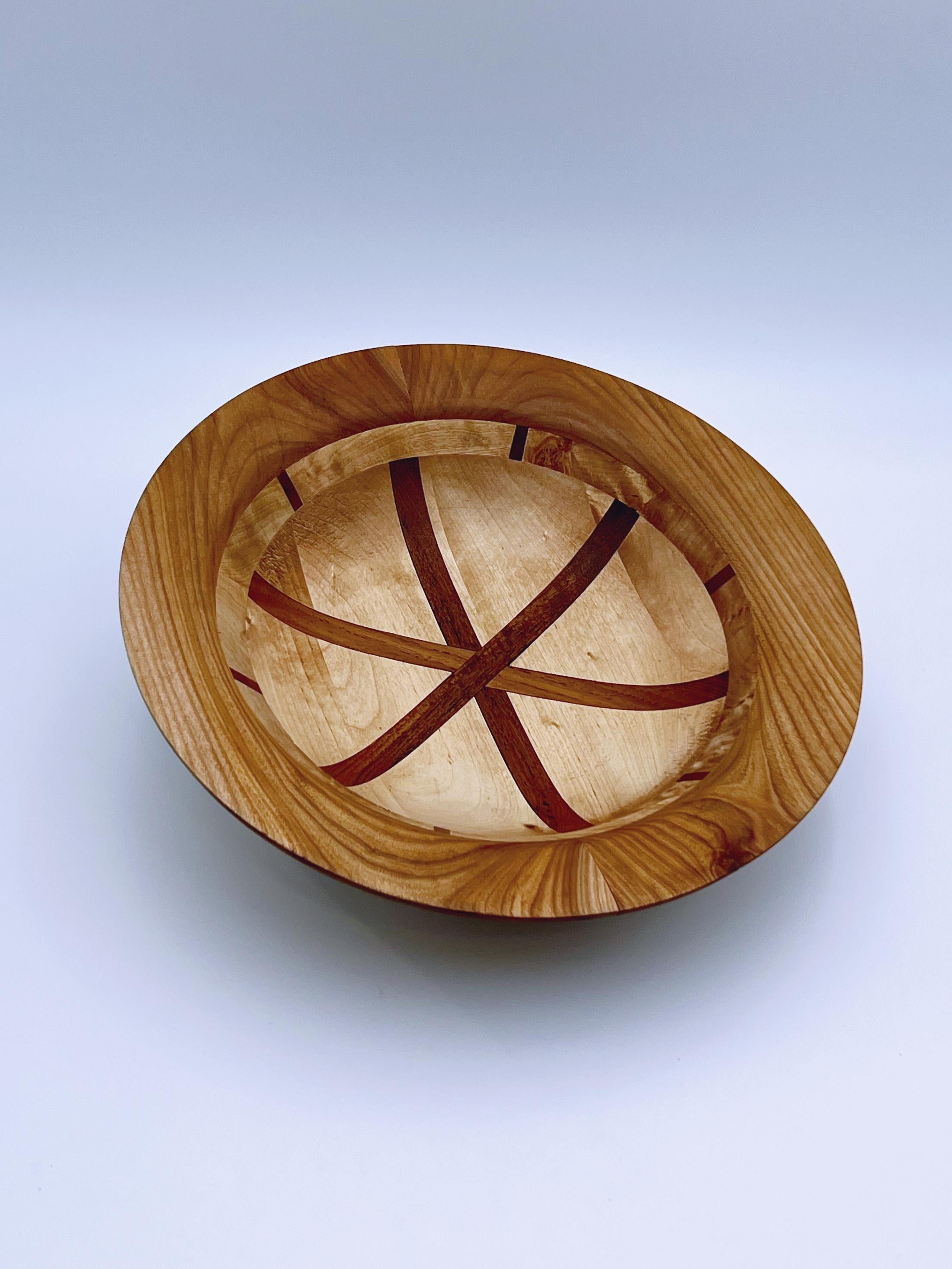 Schale aus Teakholz und Hartholz in skandinavischem Design mit Segmenten, ca. 1970er Jahre im Zustand „Gut“ im Angebot in Skien, NO
