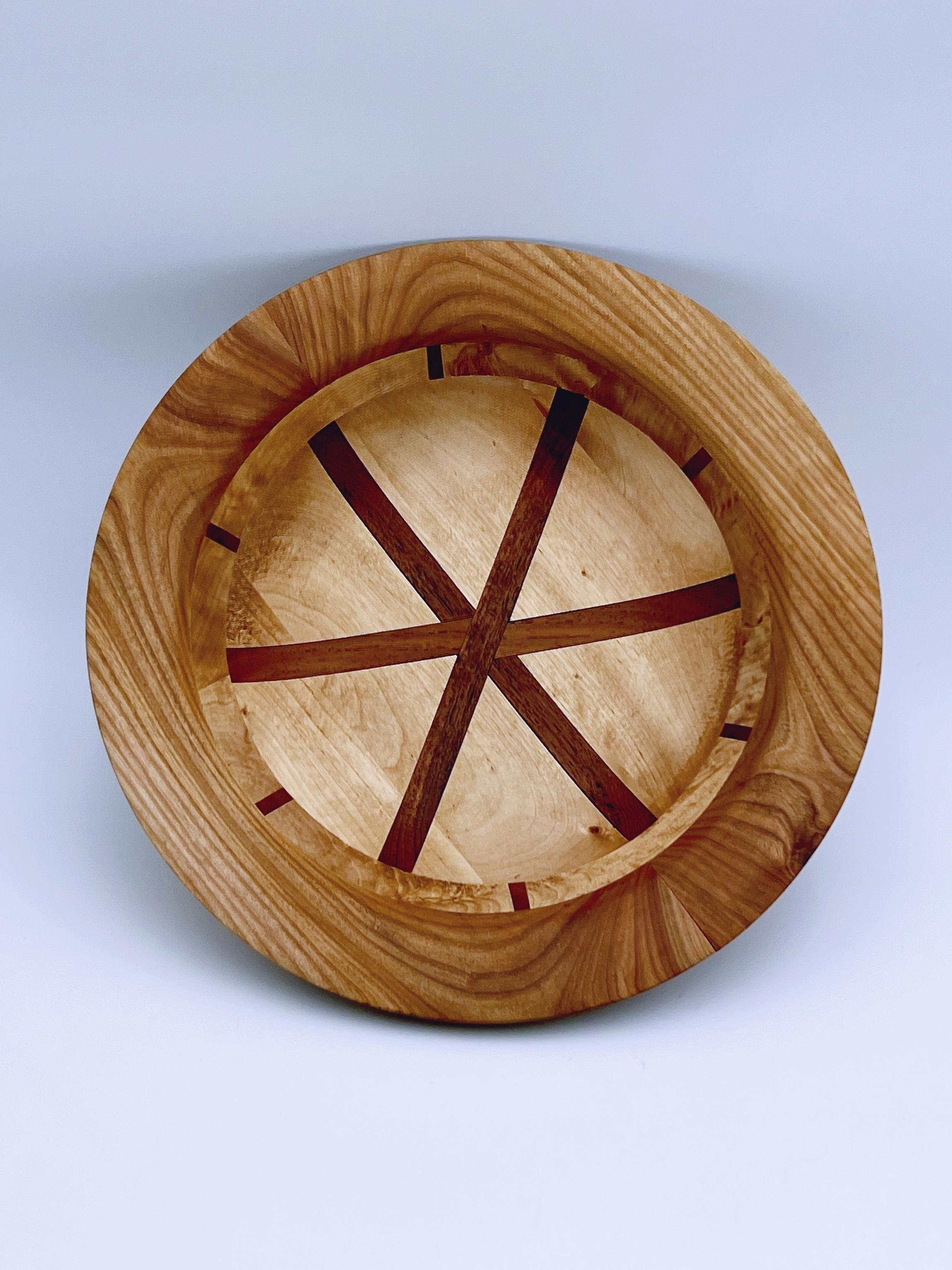 Schale aus Teakholz und Hartholz in skandinavischem Design mit Segmenten, ca. 1970er Jahre im Angebot 1