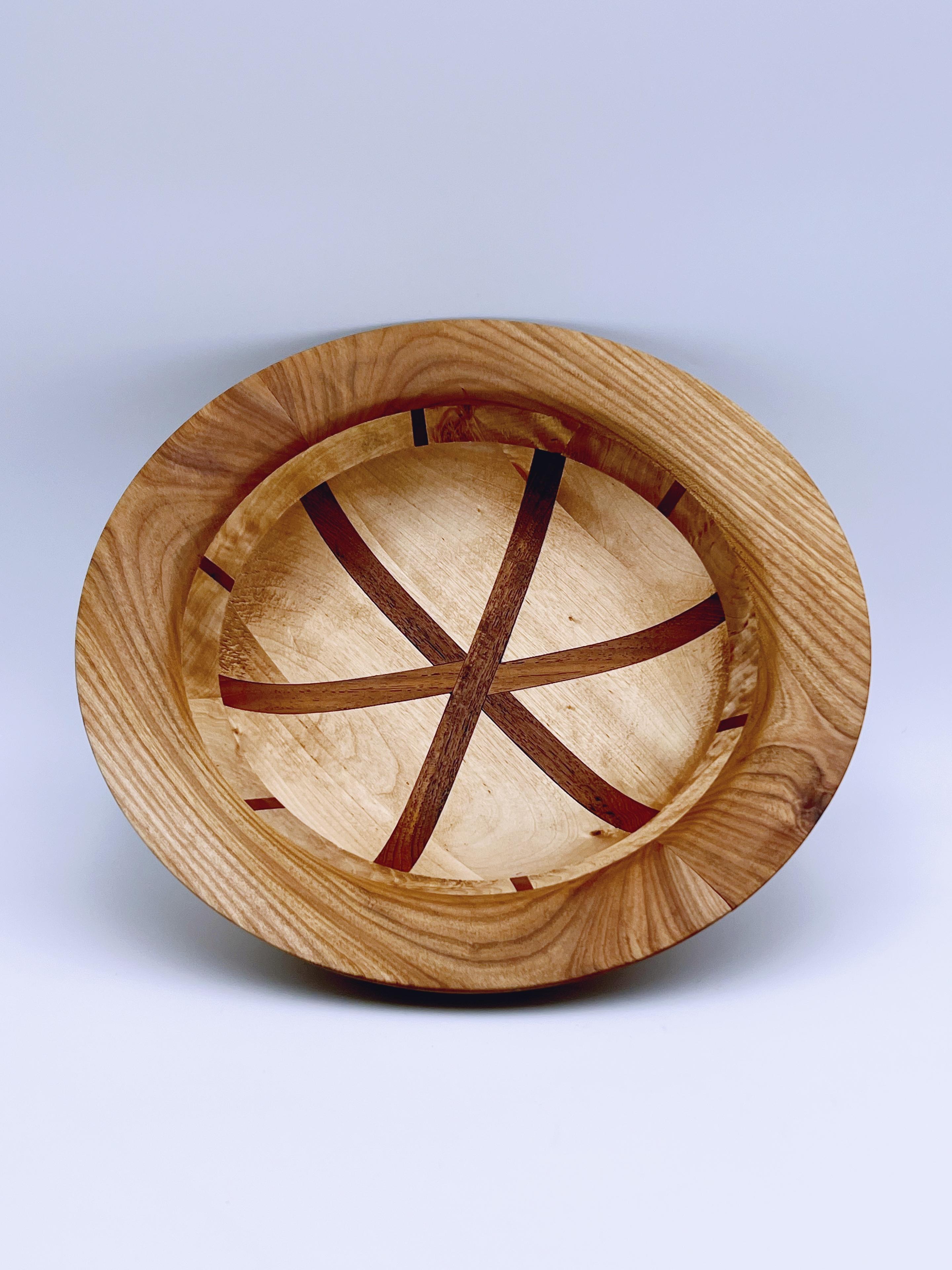 Schale aus Teakholz und Hartholz in skandinavischem Design mit Segmenten, ca. 1970er Jahre im Angebot 2