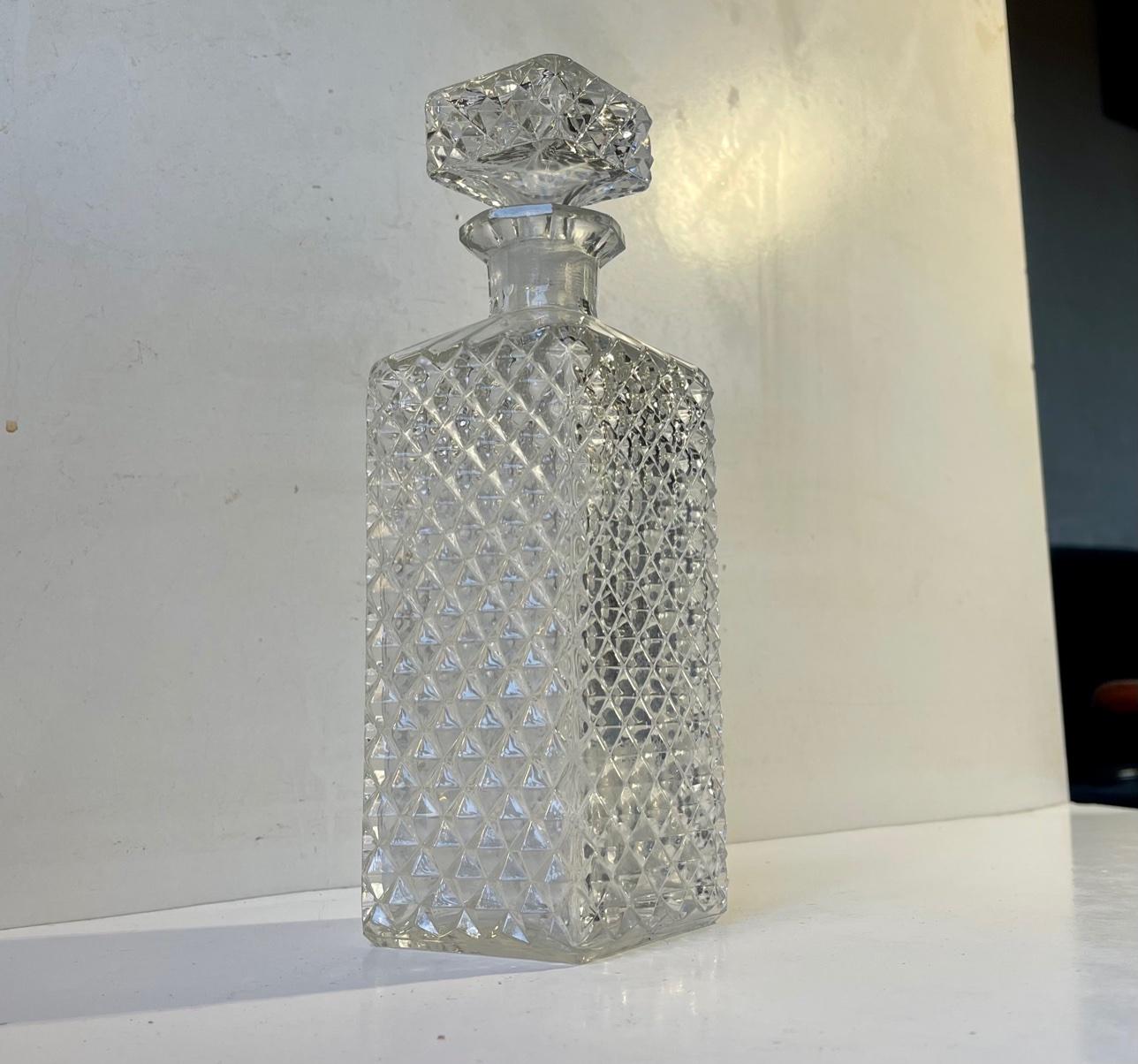 Scandinave Carafe scandinave vintage en verre ornée de diamants, années 1960 en vente