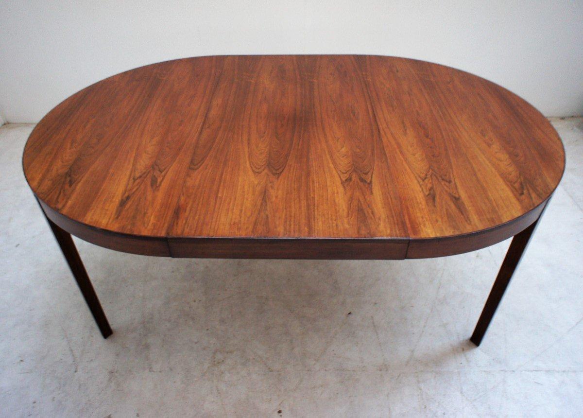 Vintage Scandinavian dining table, Niels Koefoed

Superb dining room table, round, in rosewood from Rio, by Niels Koefed for Hornslet mobelfabrik, Denmark, 1960s. This table is sold with its two extensions, one of which has been restored