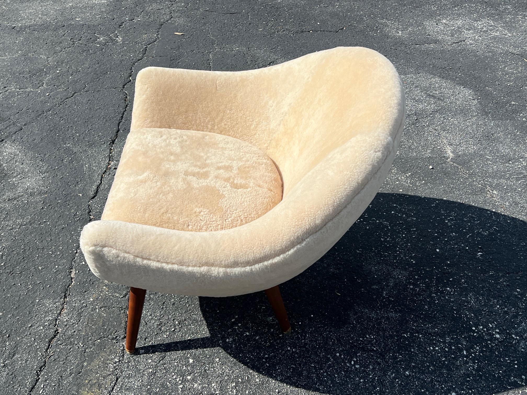 Vintage Scandinavian Egg Chair By Fredrik Kayser Ca 1960's In Good Condition In St.Petersburg, FL