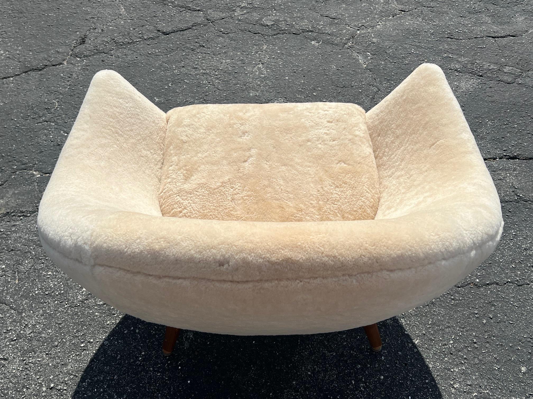 Mid-20th Century Vintage Scandinavian Egg Chair By Fredrik Kayser Ca 1960's