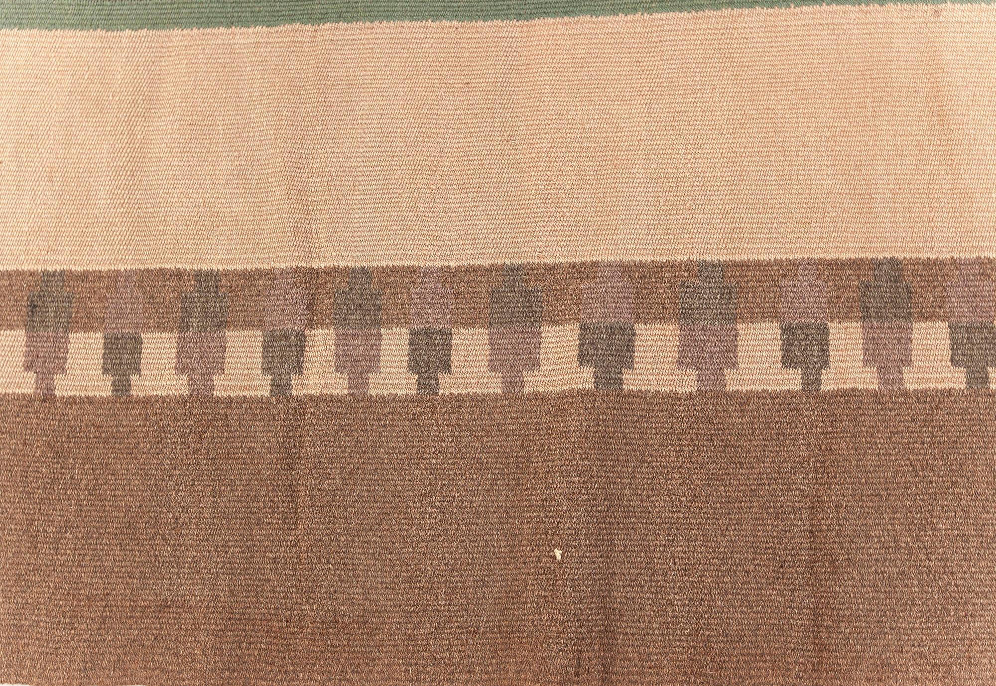 Skandinavischer Flachgewebe-Wollteppich mit gewebten Initialen und Datum am Rand 'Io 1928'. (20. Jahrhundert) im Angebot