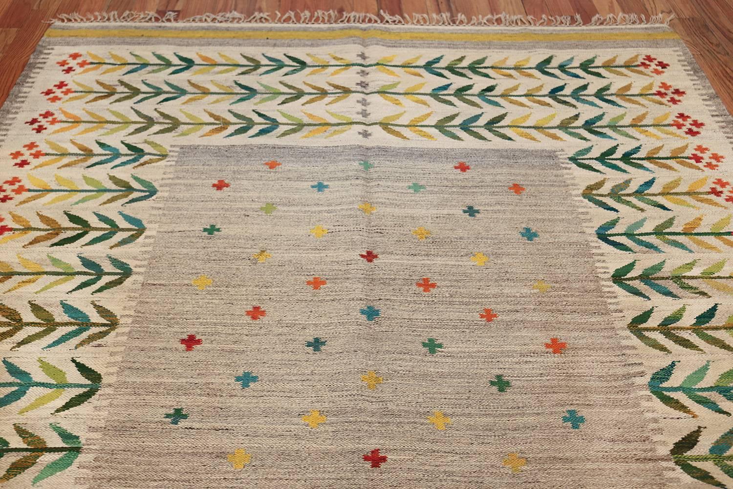 Hand-Woven Vintage Scandinavian Flat Woven Swedish Kilim Rug. Size: 6 ft 8 in x 9 ft 9 in