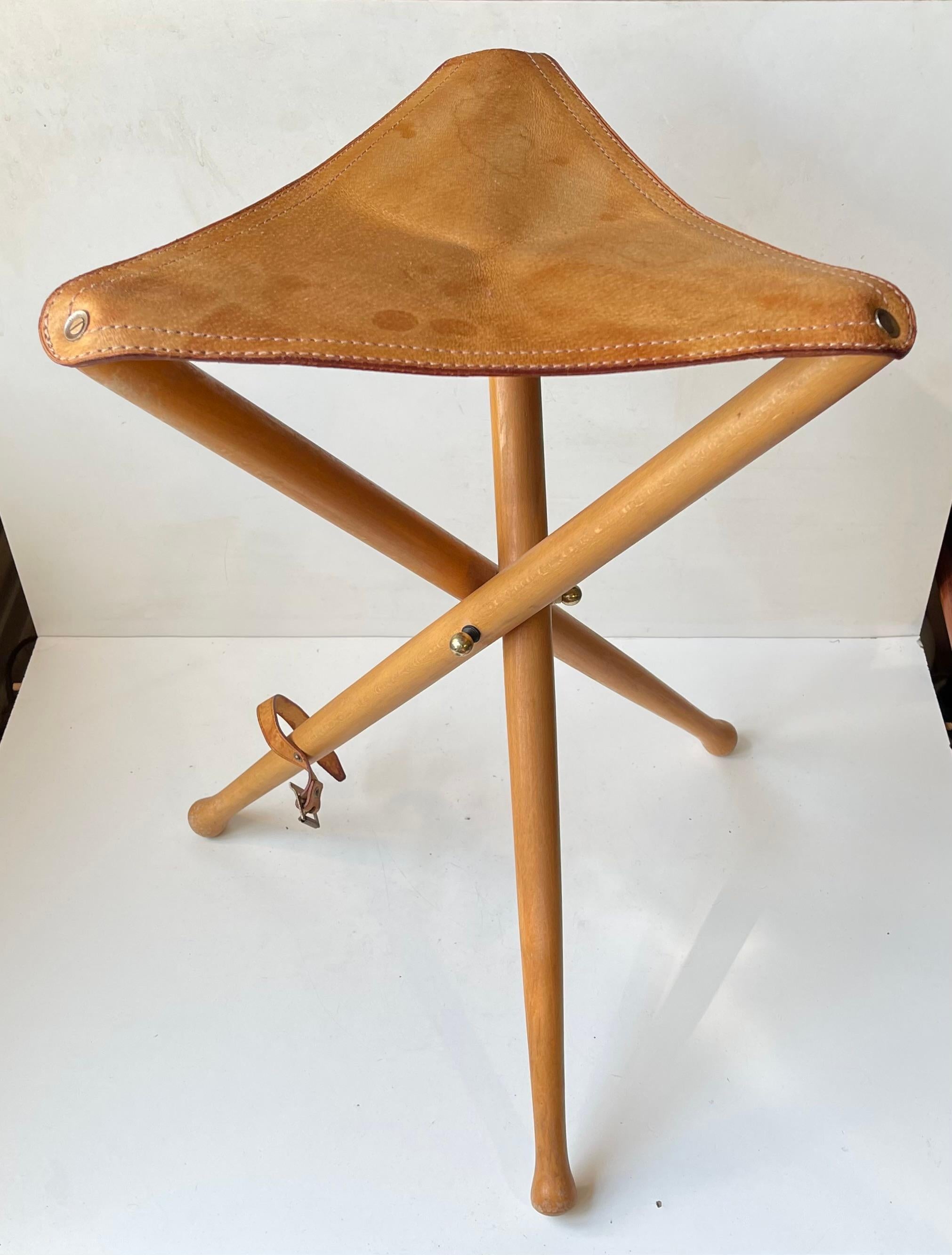 Vintage Scandinavian Folding Tripod Hunting Stool in Leather and Beech, 1970s 7