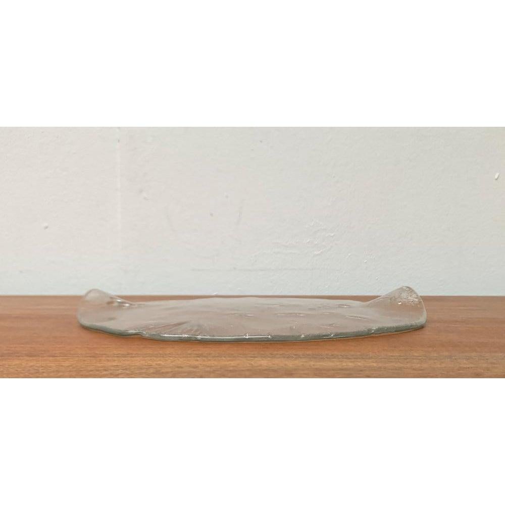 Assiette à gâteau en verre vintage scandinave, années 1970, en très bon état. Conçue de 1970 à 1979

Informations complémentaires :
Matériaux : Verre
Type d'article : Vintage, antique ou d'occasion
Diamètre : 12,99ʺL × 12,99ʺD × 1,18ʺH
Condit :