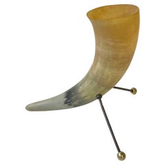Vaso scandinavo vintage in Horn con accenti in ottone