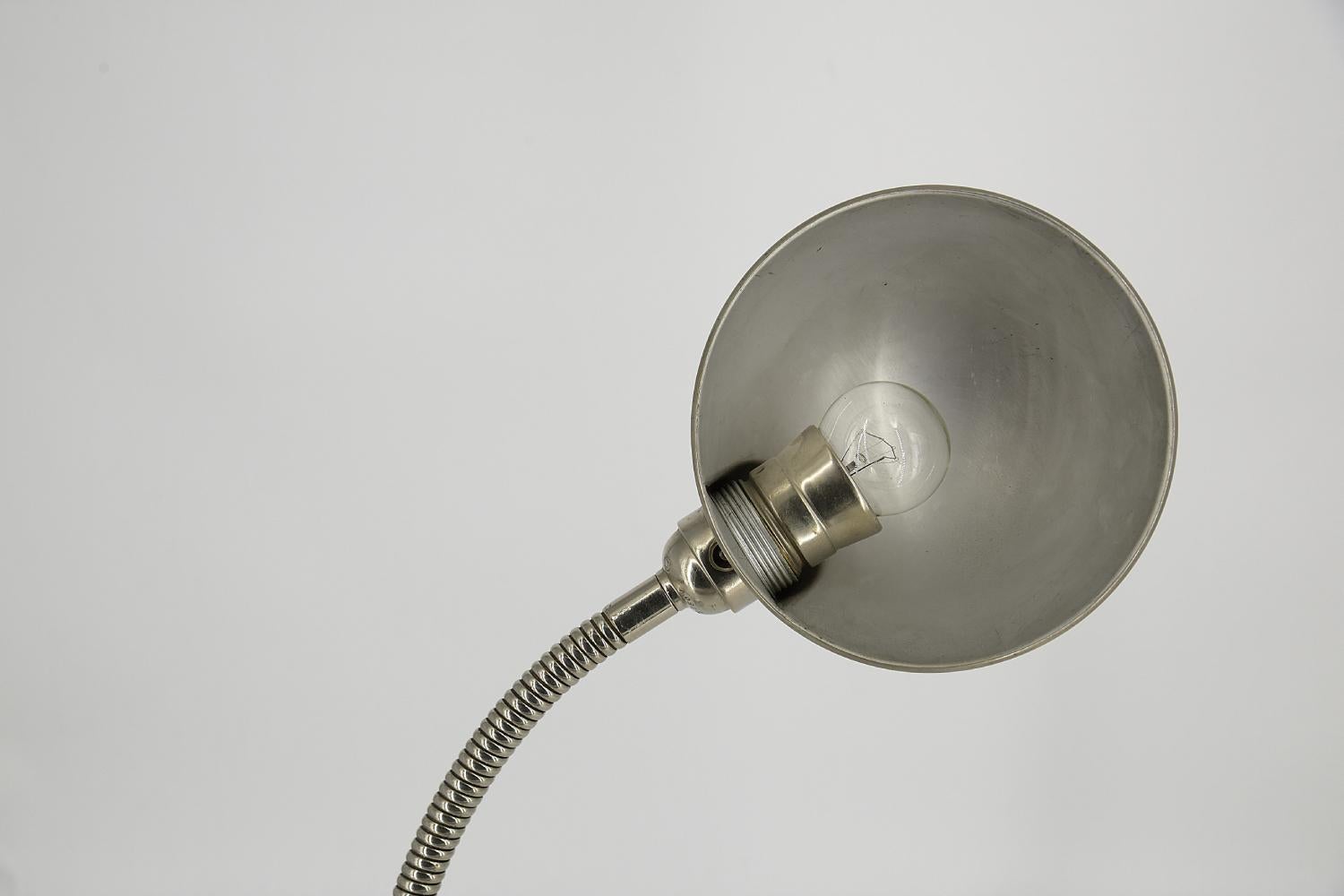 Vintage Mid-century Scandinavian Industrial Chrome Classic Desk Lamp, 1960s In Good Condition For Sale In Warszawa, Mazowieckie