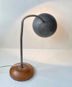 Skandinavische industrielle Vintage-Tischlampe aus Eiche und grauem Stahl, 1950er Jahre