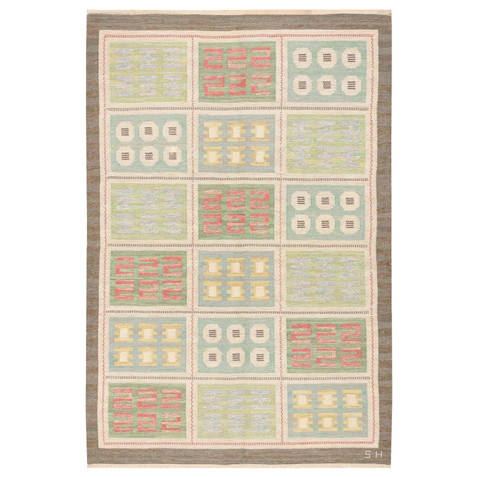 Nazmiyal Collection Vintage Scandinavian Kilim Rug. Size: 5 ft 4 in x 7 ft 9 in 
