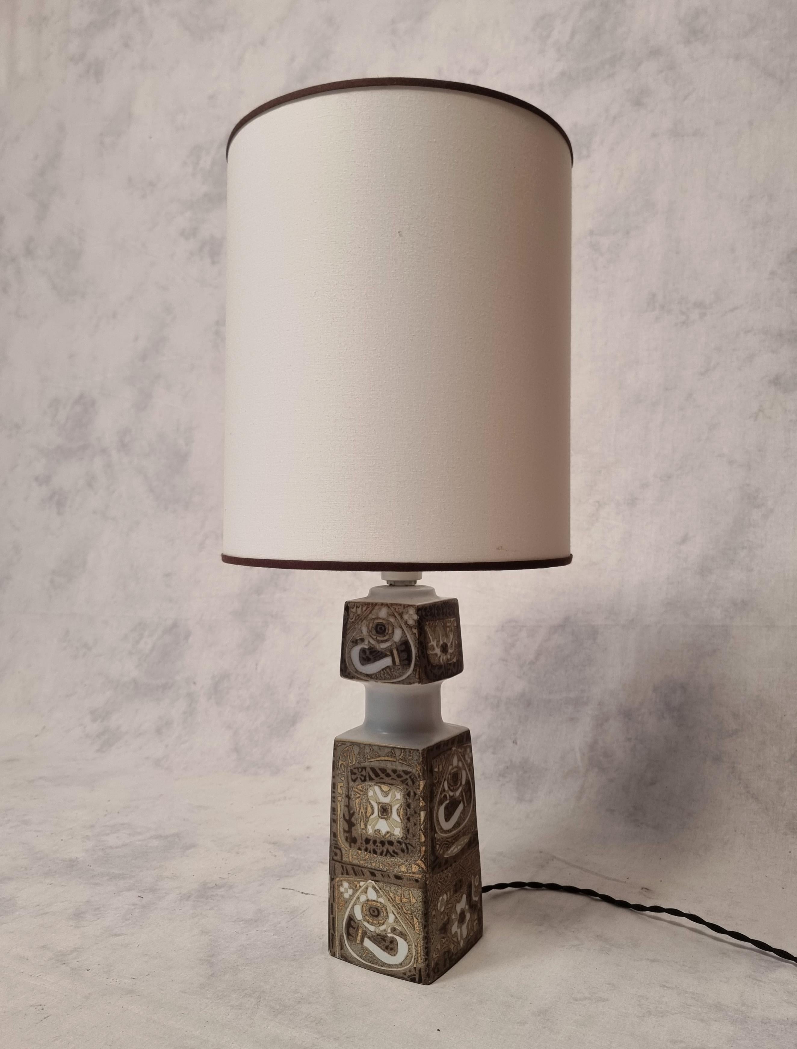 Vintage table lamp, desk lamp from Denmark. This lamp was designed by Nils Thorsson and produced by Fog & Morup in the 1960s. Nils Thorsson was then the chief designer at Royal Copenhagen for the BACA series. The decorations are placed on a