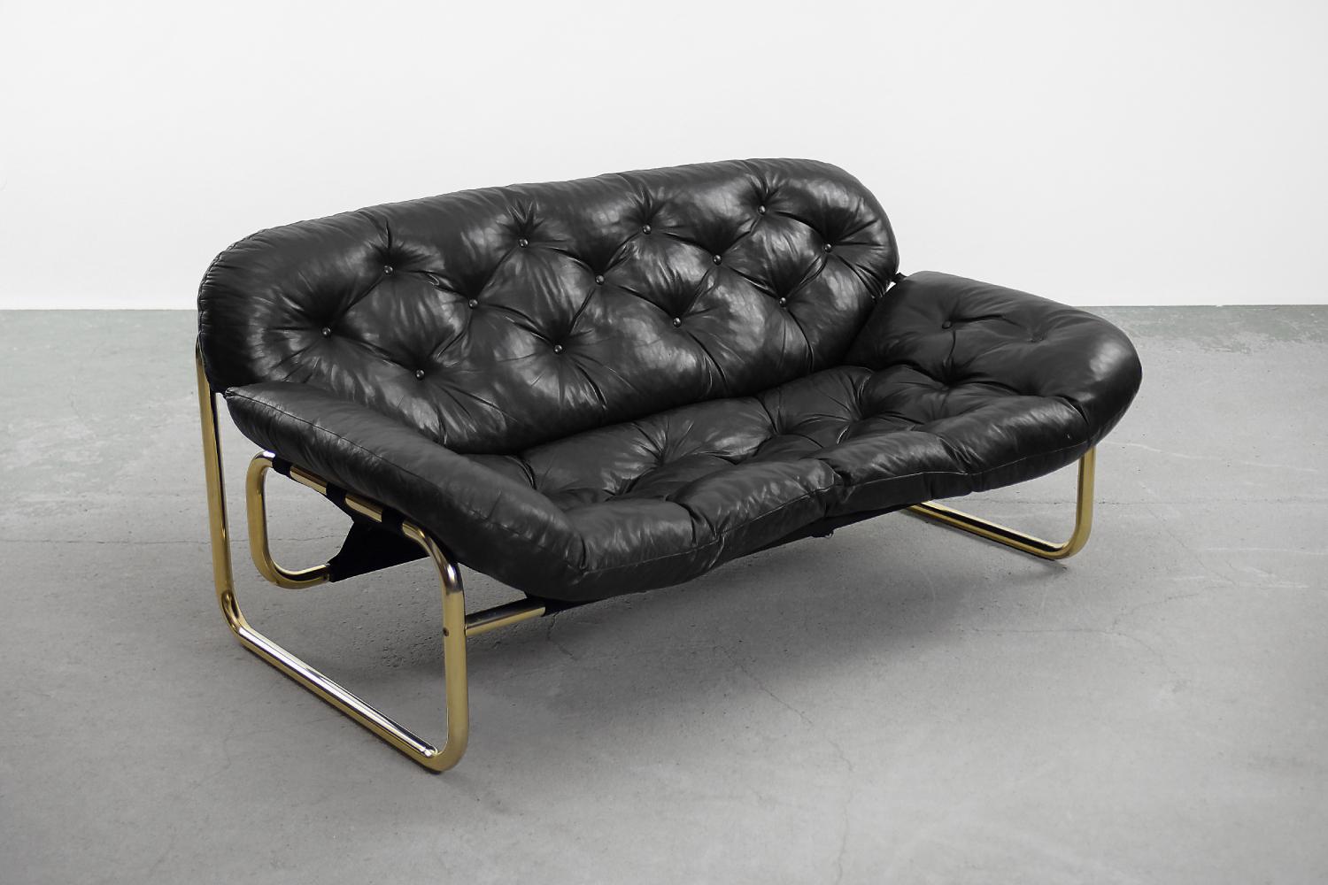 This elegant, quilted sofa designed by John-Bertil Häggström for the Swedish manufacture Swed-Form, Skillingaryd during the 1970s. The sofa is upholstered in black natural leather with even quilting. The seat and backrest are separate elements and