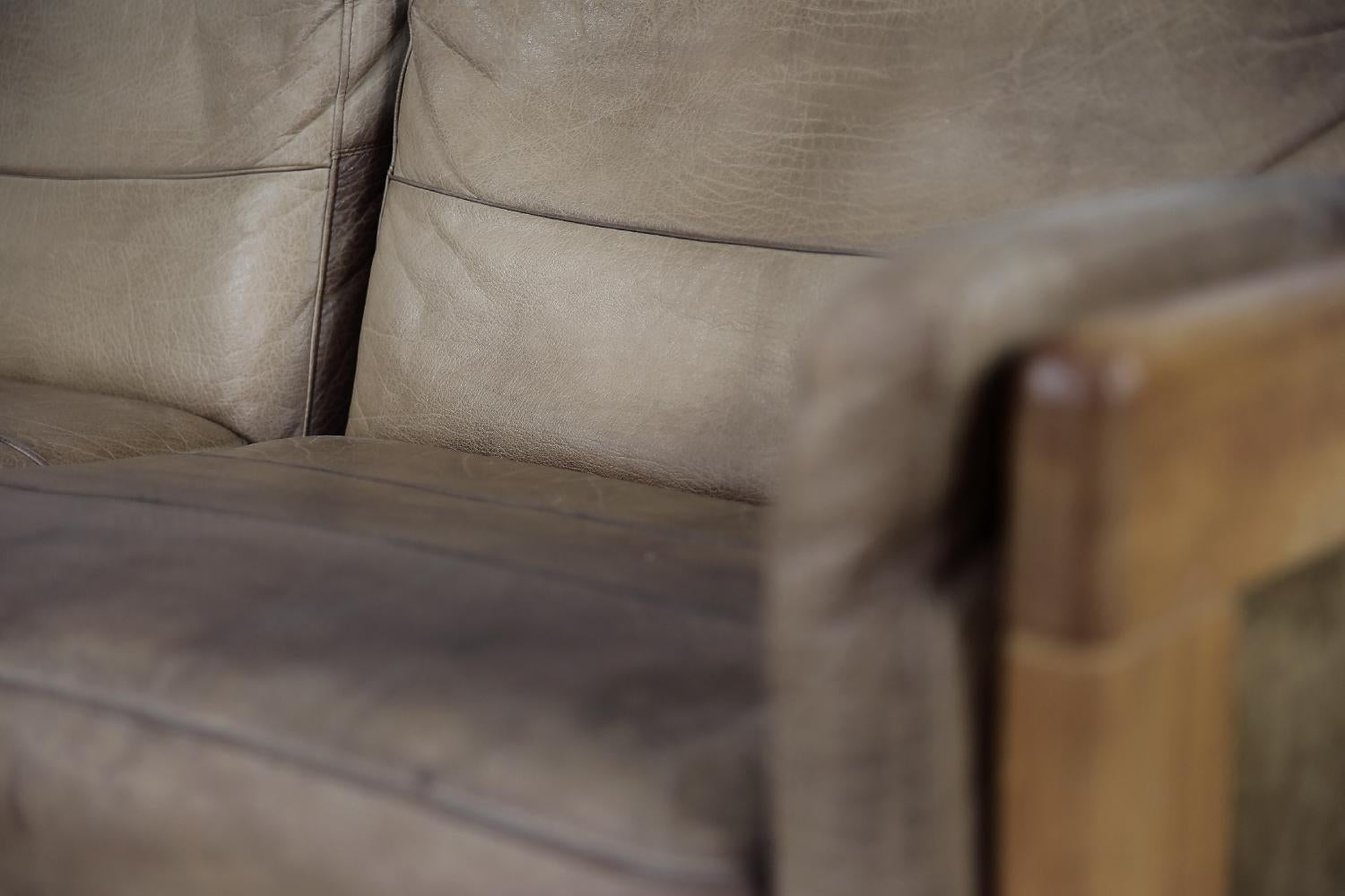 Vintage Scandinavian Mid-Century Modern Natural Leather and Oak Wood Sofa, 1970s For Sale 10