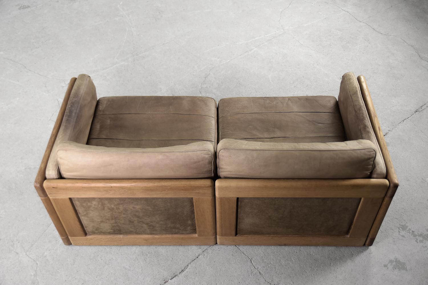 Vintage Scandinavian Mid-Century Modern Natural Leather and Oak Wood Sofa, 1970s In Good Condition For Sale In Warszawa, Mazowieckie