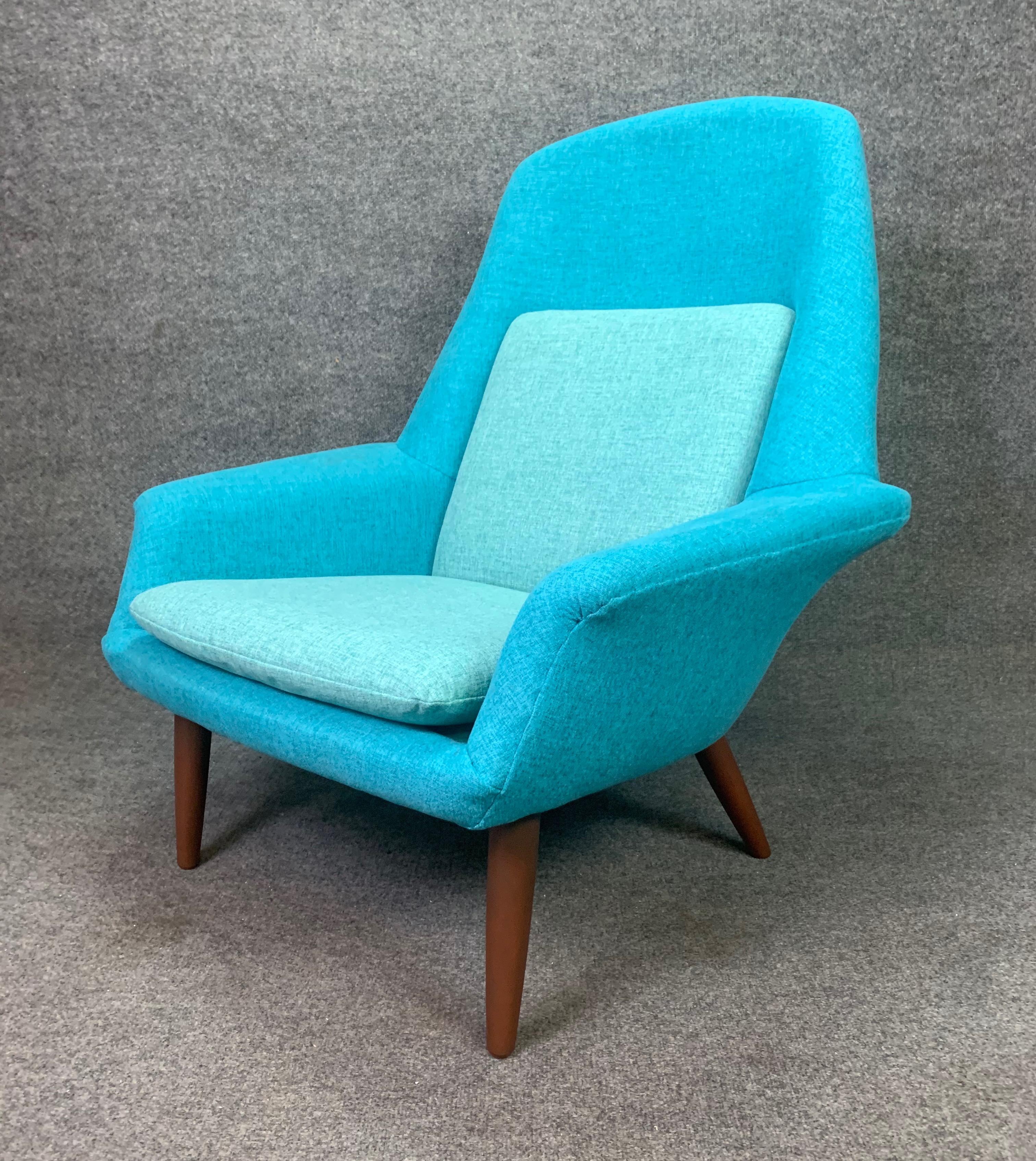 Here is a sculptural Scandinavian Modern easy chair manufactured in the 1960s by Broderna Anderssons in Sweden in the 1960s.
This rare and comfortable chair, recently imported from Helsingborg to California, received a complete new foam and period