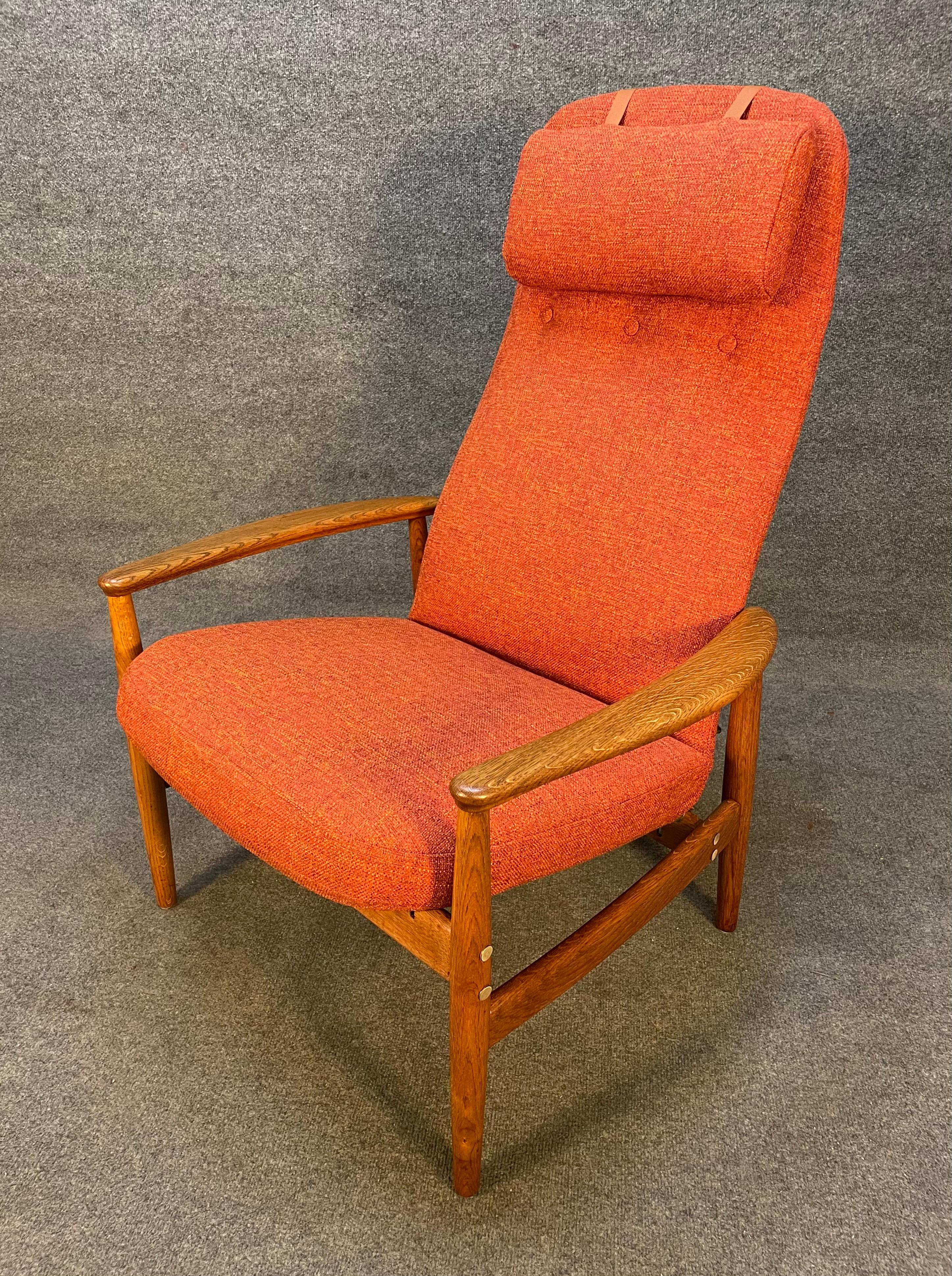 Here is a beautiful scandinavian modern oak lounge chair model 