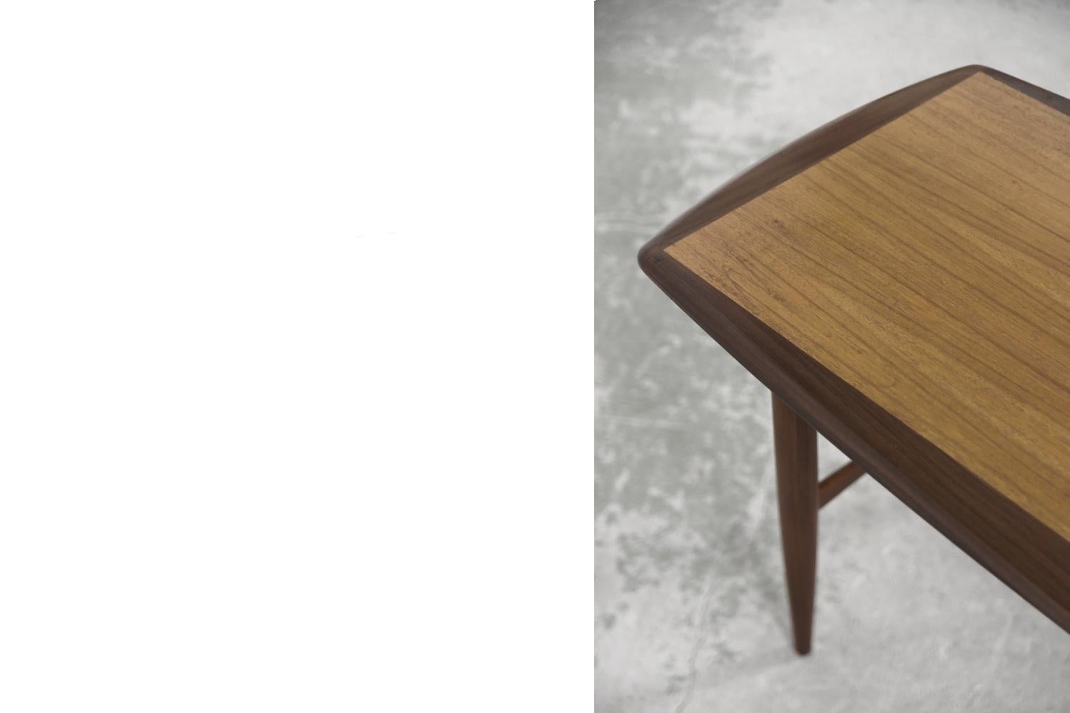 Teck Table basse suédoise vintage en bois de teck marron, de style scandinave moderne du milieu du siècle dernier en vente