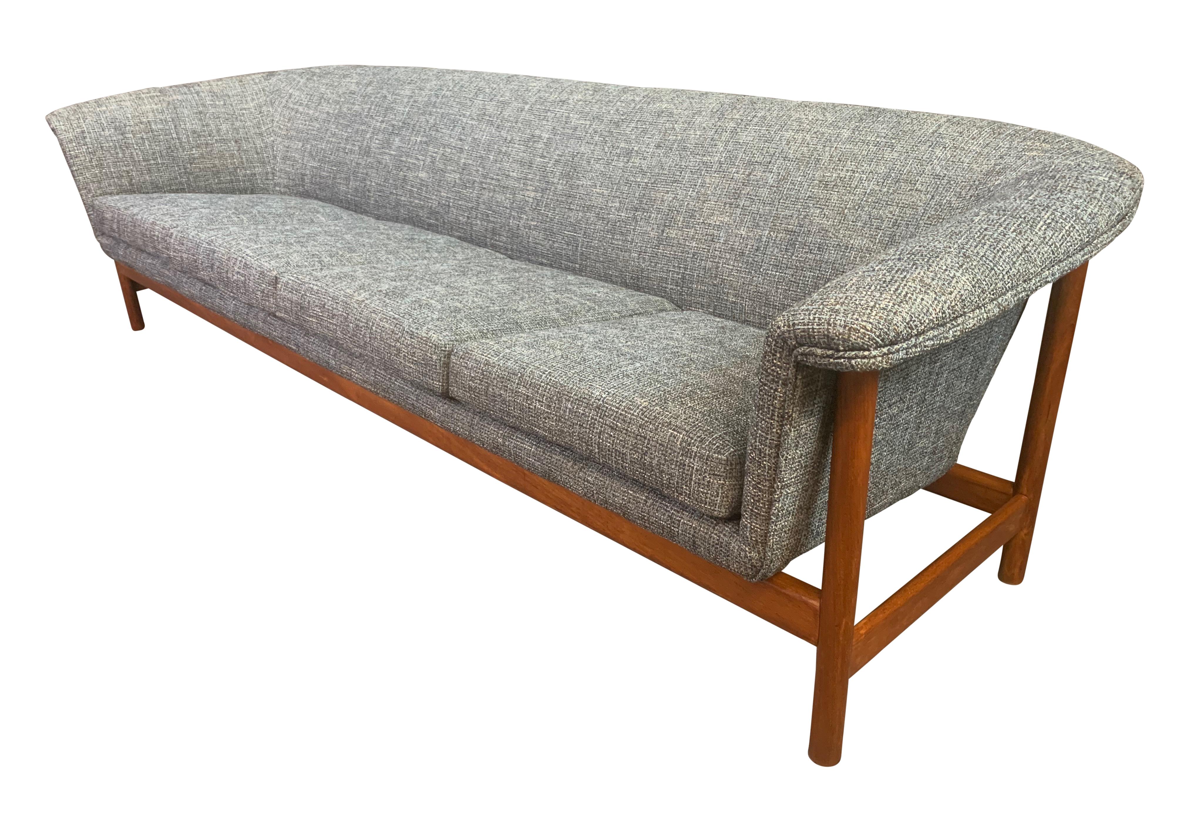 Vintage Scandinavian Mid-Century Modern Teak Sofa by Westnofa For Sale 3