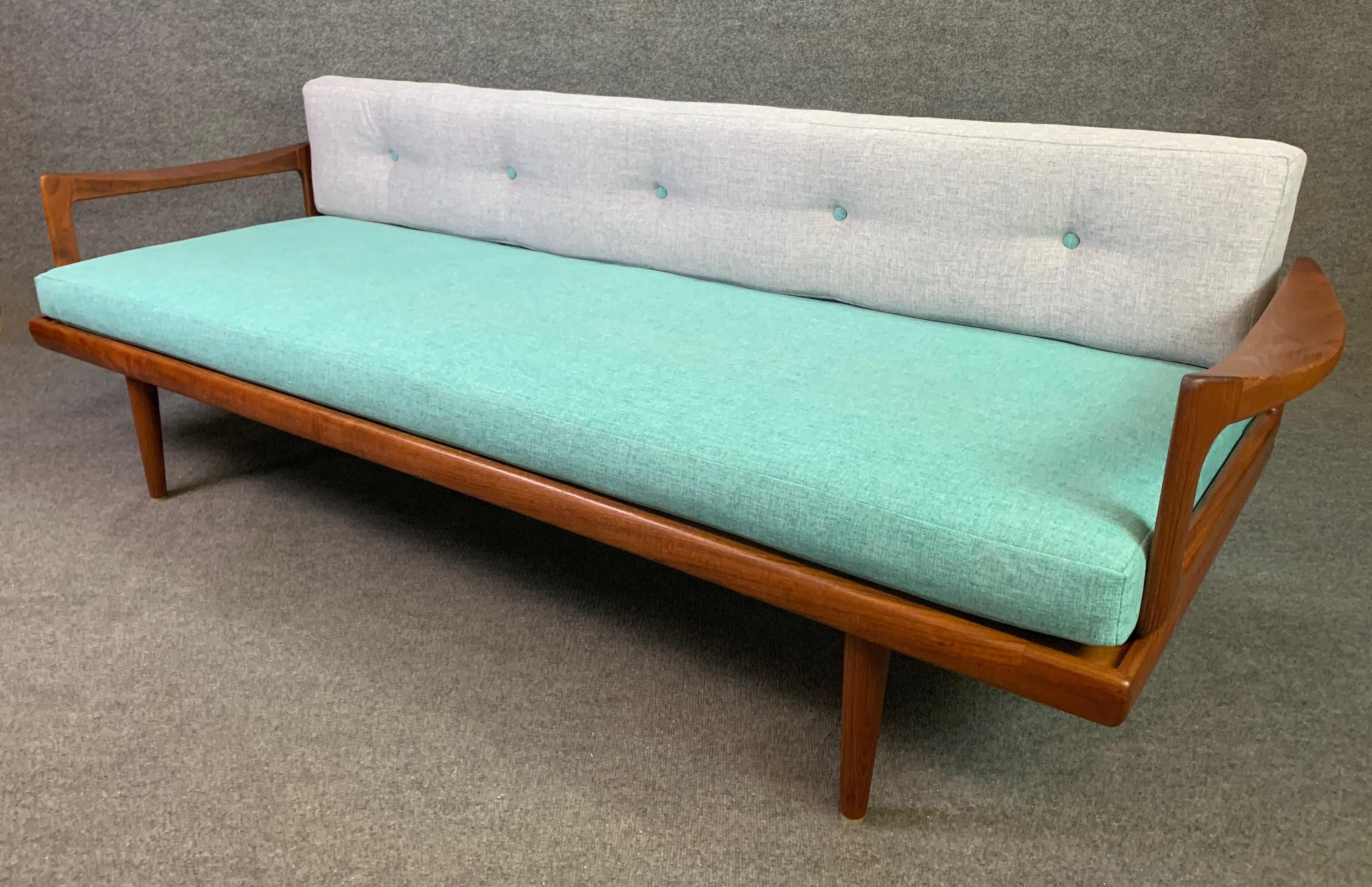 Here is an exceptional daybed sofa in solid teak designed by Edvard Kindt-Larsen and manufactured by Gustav Bahus in Norway in the 1960s.
This rare and comfortable piece, recently imported from Denmark to California before its complete restoration,