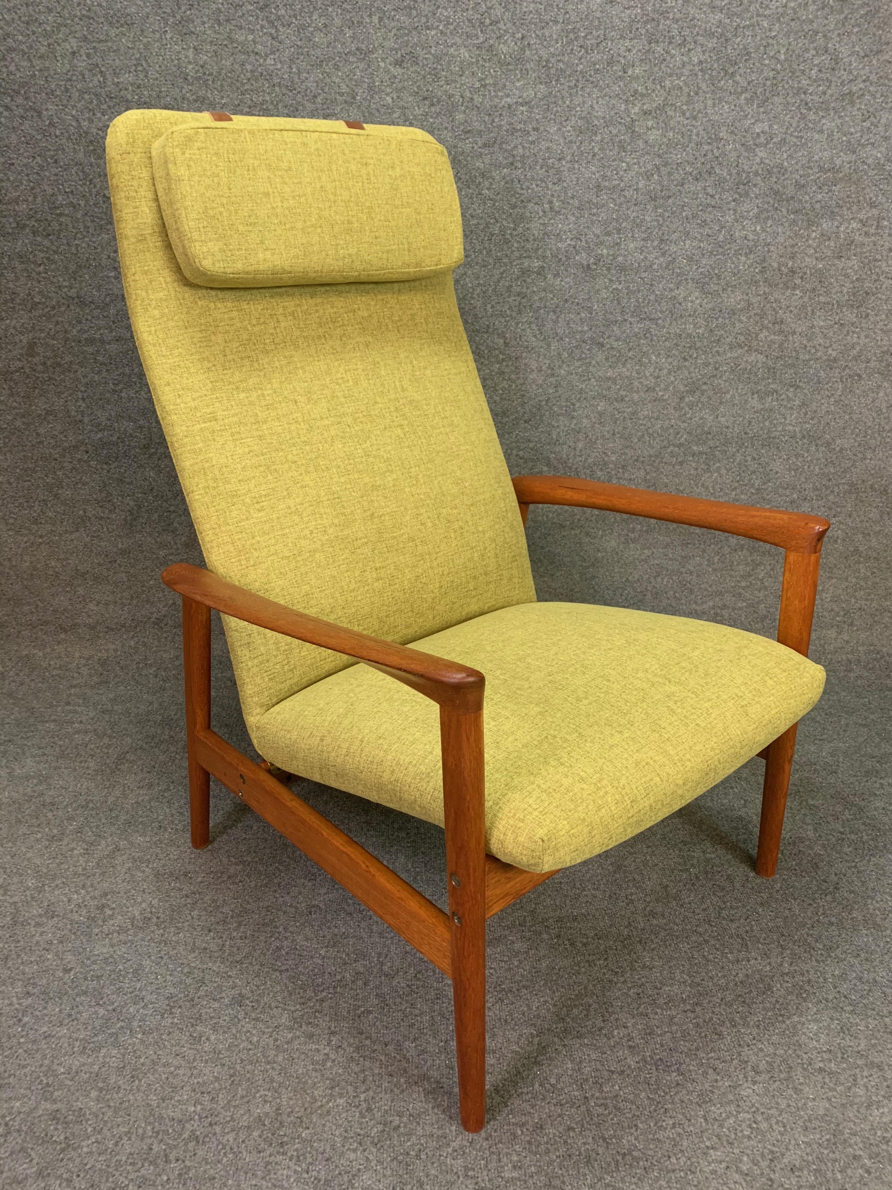 Here is a beautiful 1960 Scandinavian Modern lounge chair in teak reminiscent of the design of Al Svensson for DUX of Sweden.
This comfortable chair, recently imported from Scandinavia to California before its restoration, features a solid, organic