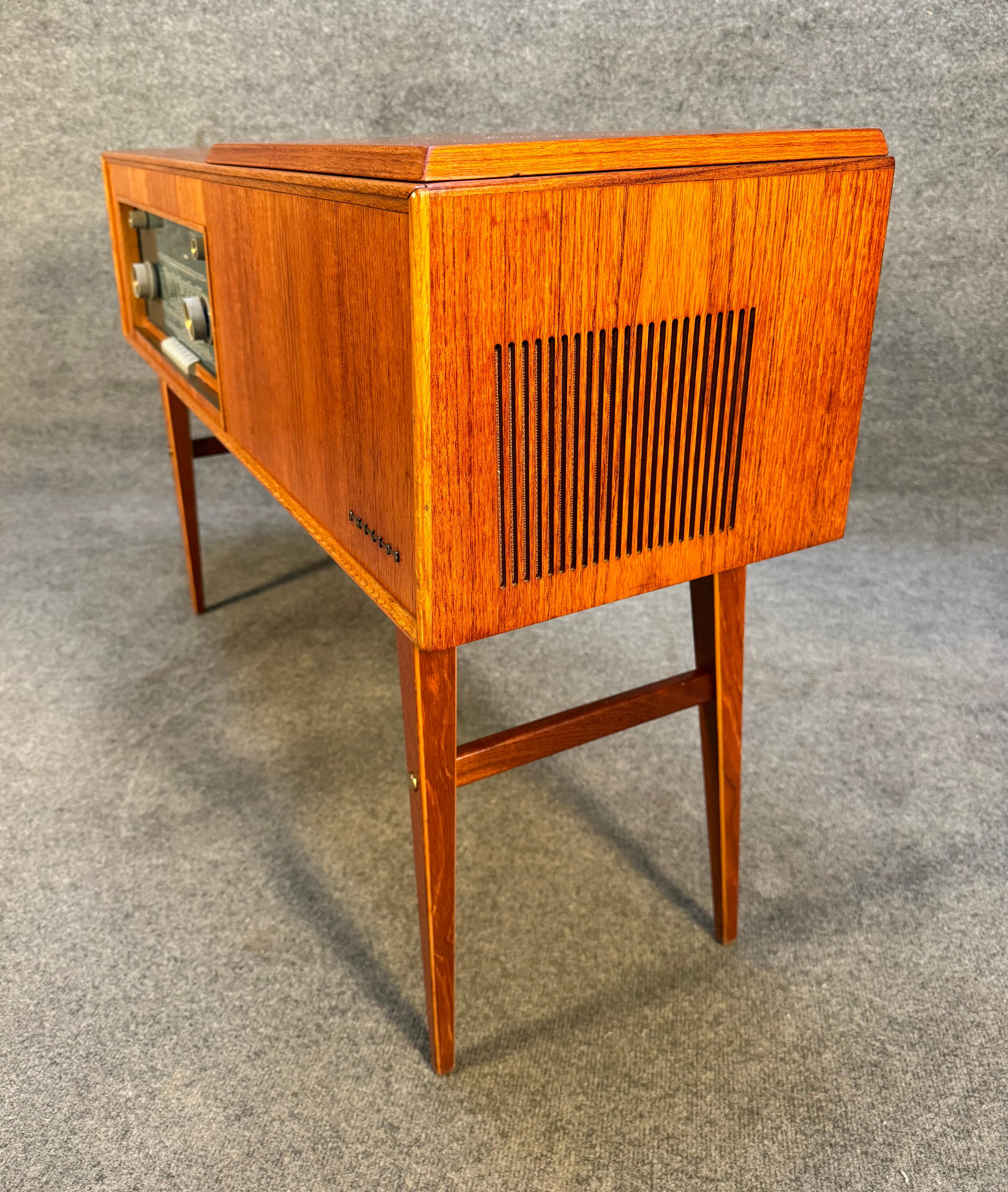 Vintage Scandinavian Mid Century Teak Stereo Console by Phillips In Good Condition For Sale In San Marcos, CA