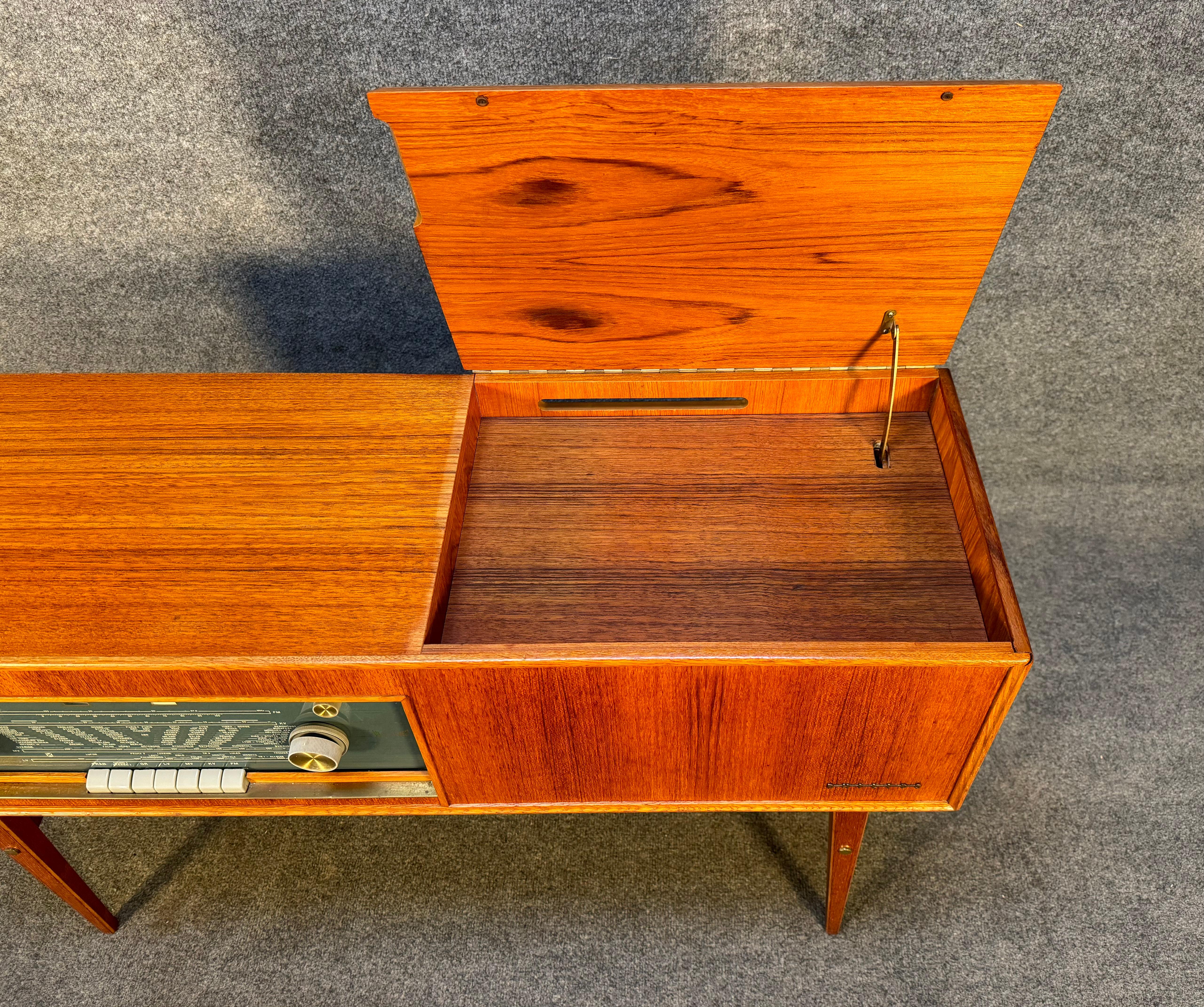 Vintage Scandinavian Mid Century Teak Stereo Console by Phillips For Sale 1
