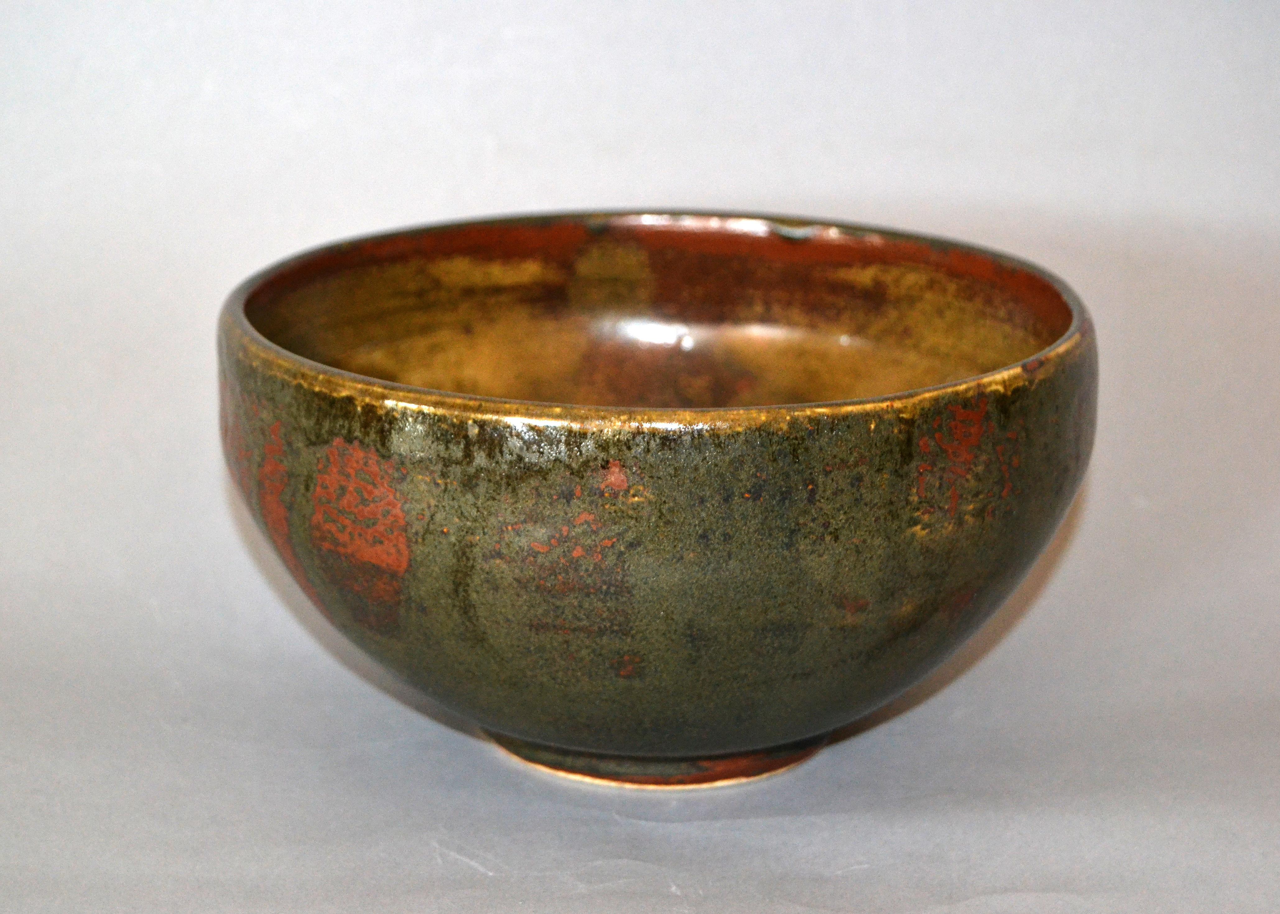 Vintage Scandinavian Modern glazed art pottery, ceramic decorative bowl in beautiful shades of brown. 
Marked AW by Artist underneath.

      