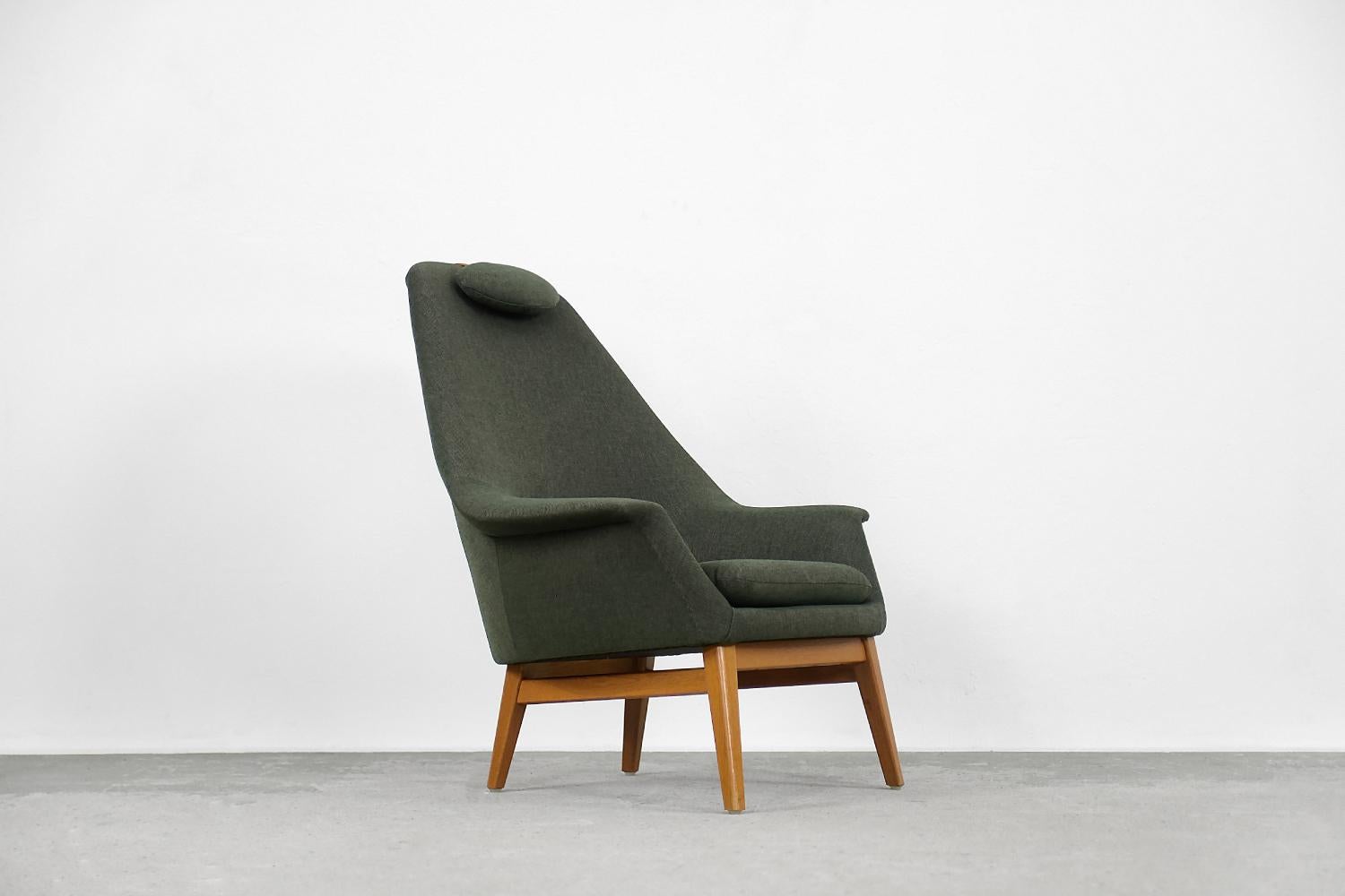 Mid-20th Century Vintage Scandinavian Modern Armchair in Green fabric and Beech wood legs, 1950s.