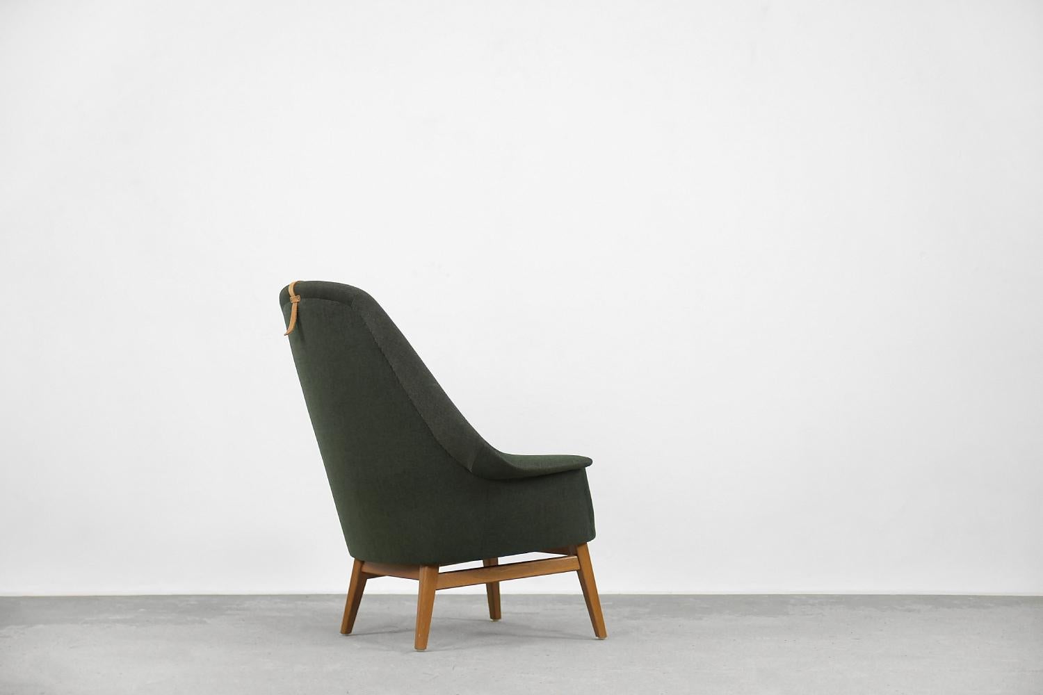 Vintage Scandinavian Modern Armchair in Green fabric and Beech wood legs, 1950s. 1