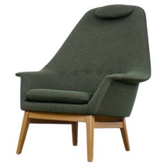 Vintage Scandinavian Modern Armchair in Green fabric and Beech wood legs, 1950s.