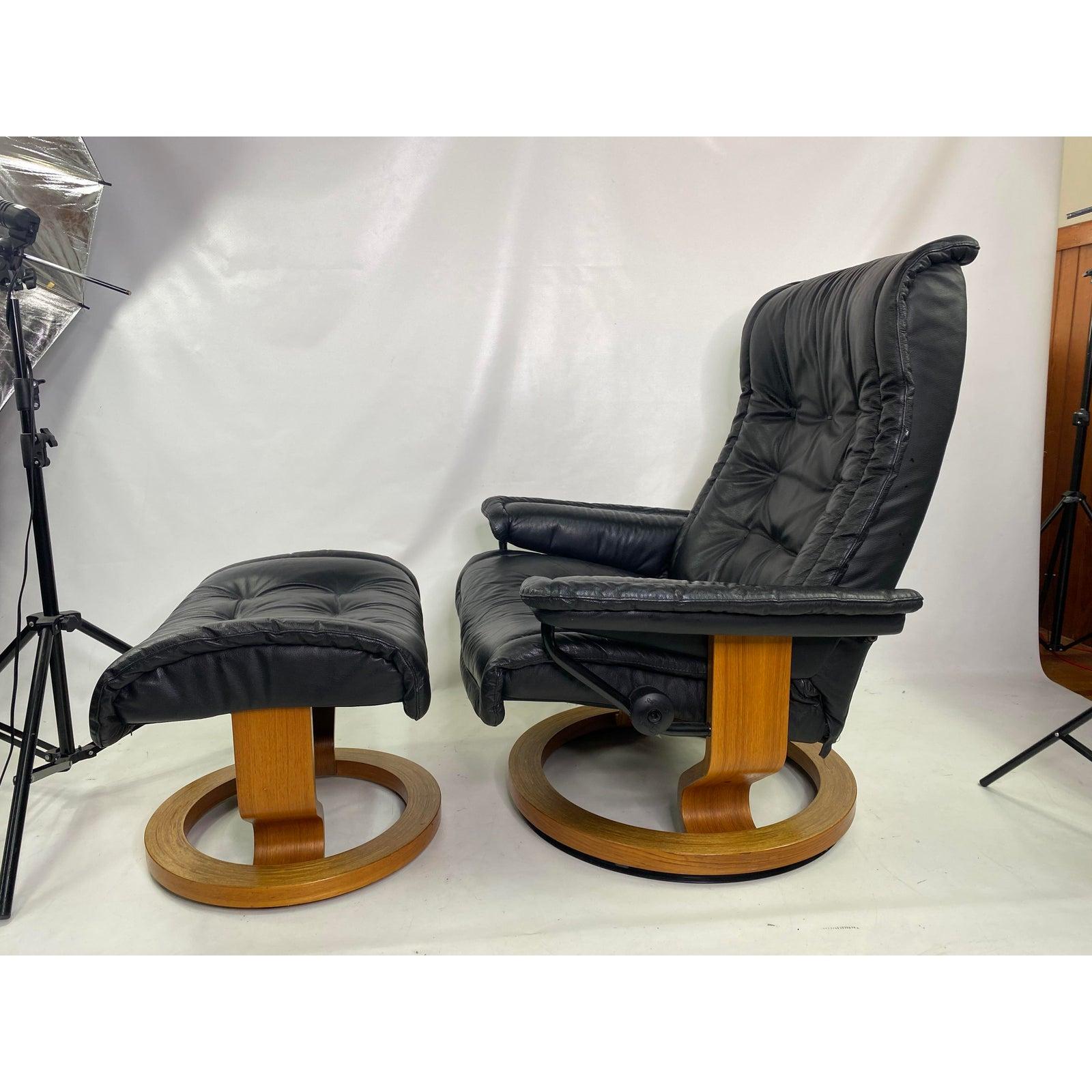 Vintage Scandinavian Modern Ekornes Stressless Recliner chair and ottoman

Ottoman measures.
H 15” D 17.5” W 23.5”.