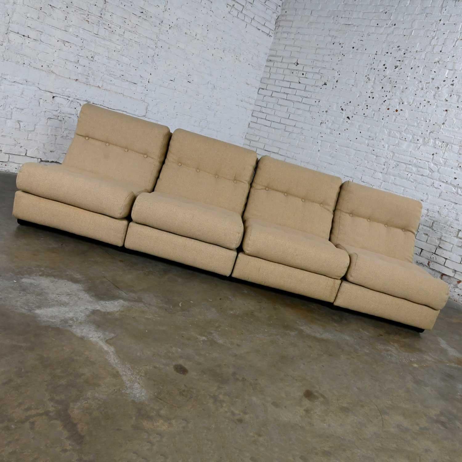 Skandinavisches modernes 4-teiliges modulares Sofa in Khaki, Made in Sweden, skandinavisch-modern (Skandinavische Moderne) im Angebot