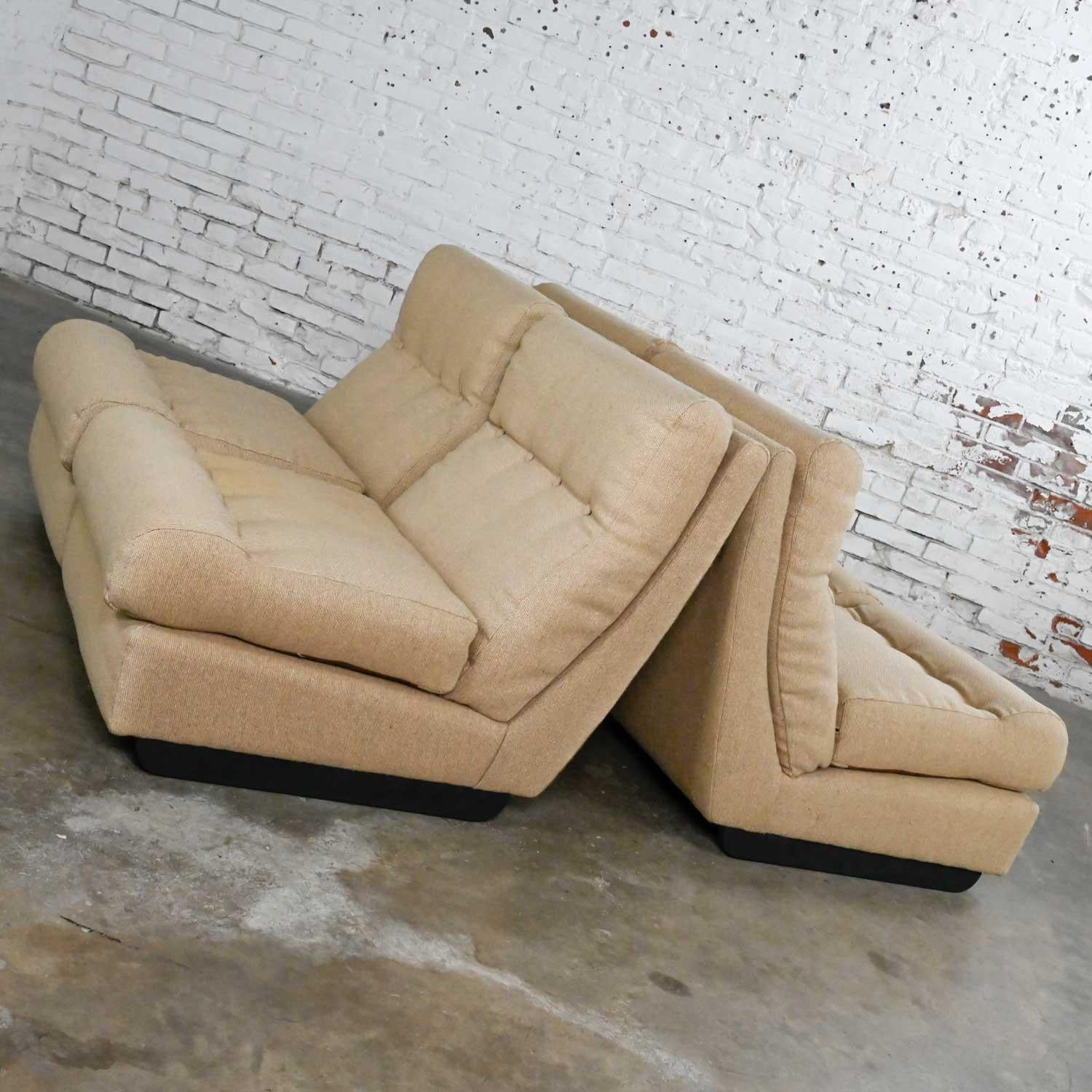 Vintage Scandinavian Modern Khaki Hopsacking 4 Piece Modular Sofa Made in Sweden In Good Condition For Sale In Topeka, KS