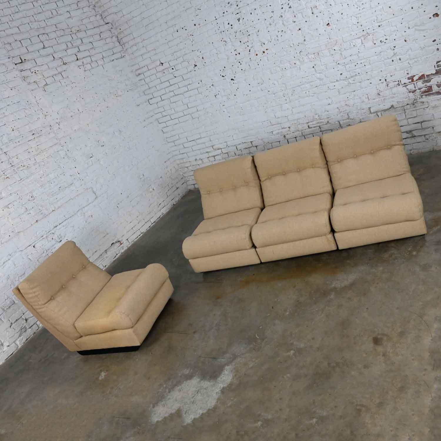 Skandinavisches modernes 4-teiliges modulares Sofa in Khaki, Made in Sweden, skandinavisch-modern im Angebot 1