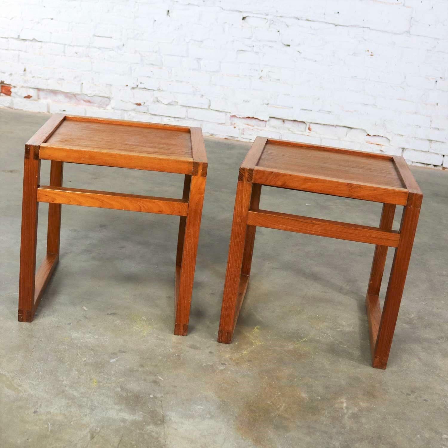 Vintage Scandinavian Modern Pair of Square Open Cube Side Tables in Teak In Good Condition In Topeka, KS
