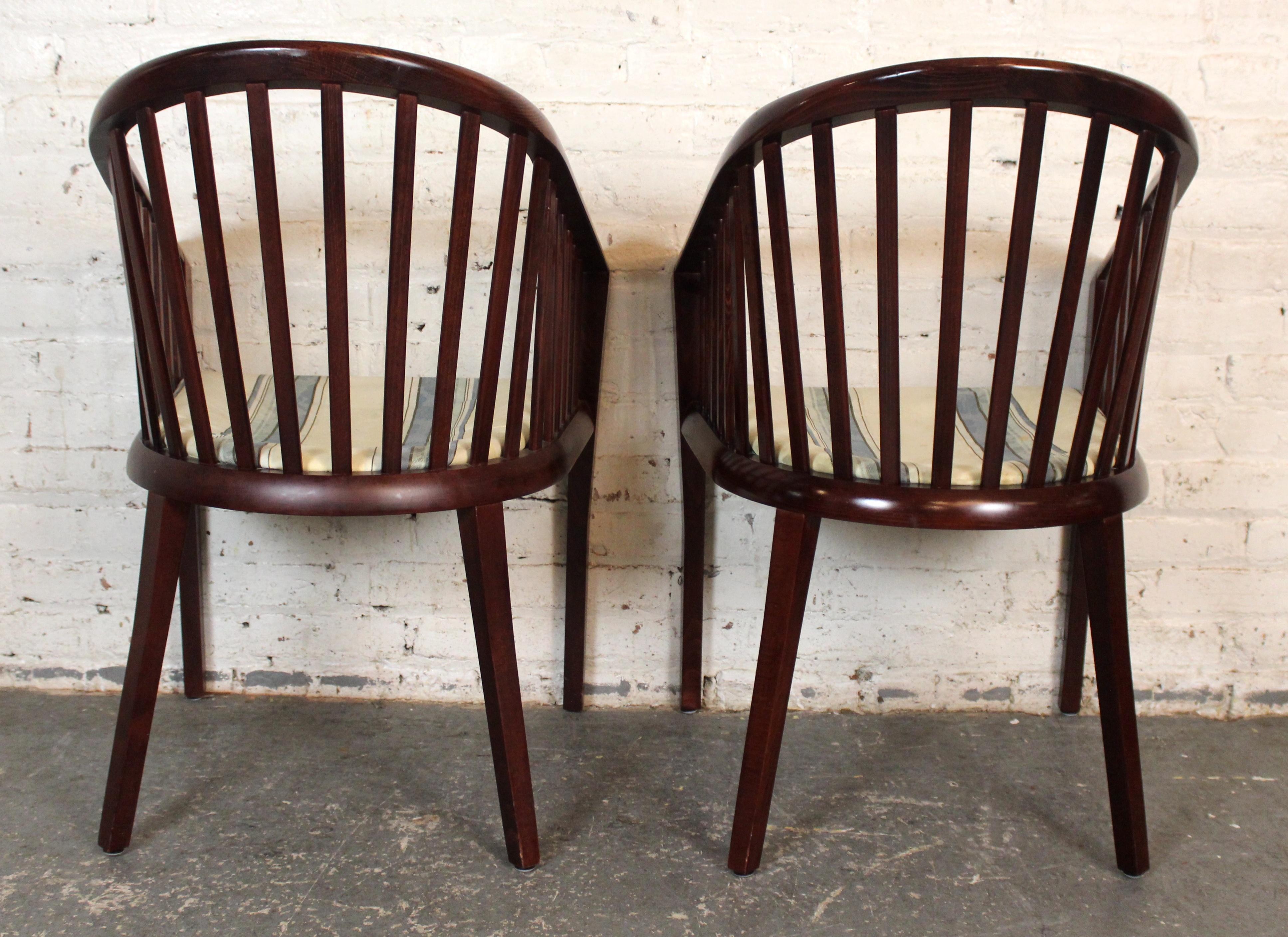Falegnameria Sedie vintage The Modern Scandinavian con schienale a botte in palissandro in vendita