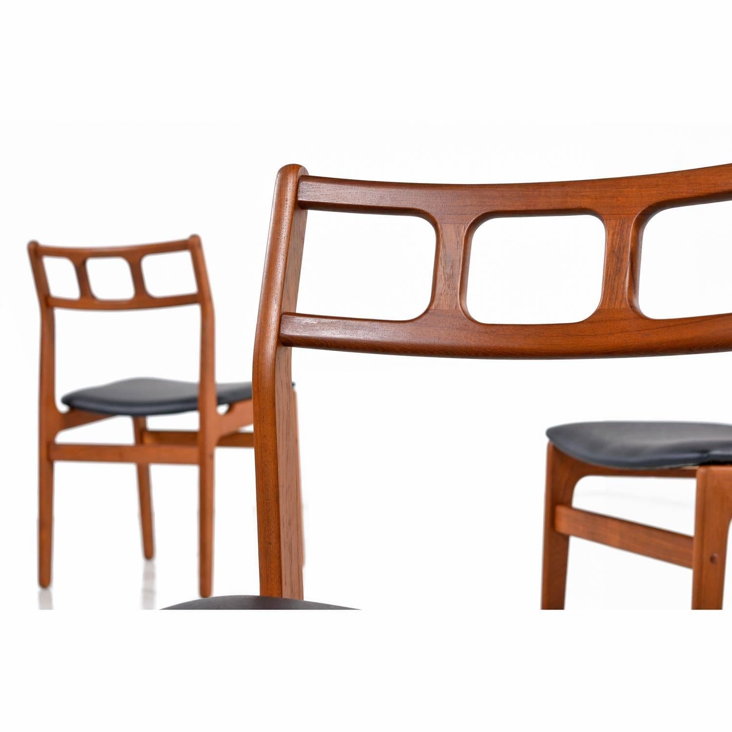 Singaporean Vintage Scandinavian Modern Solid Teak Dining Chairs Set of Four
