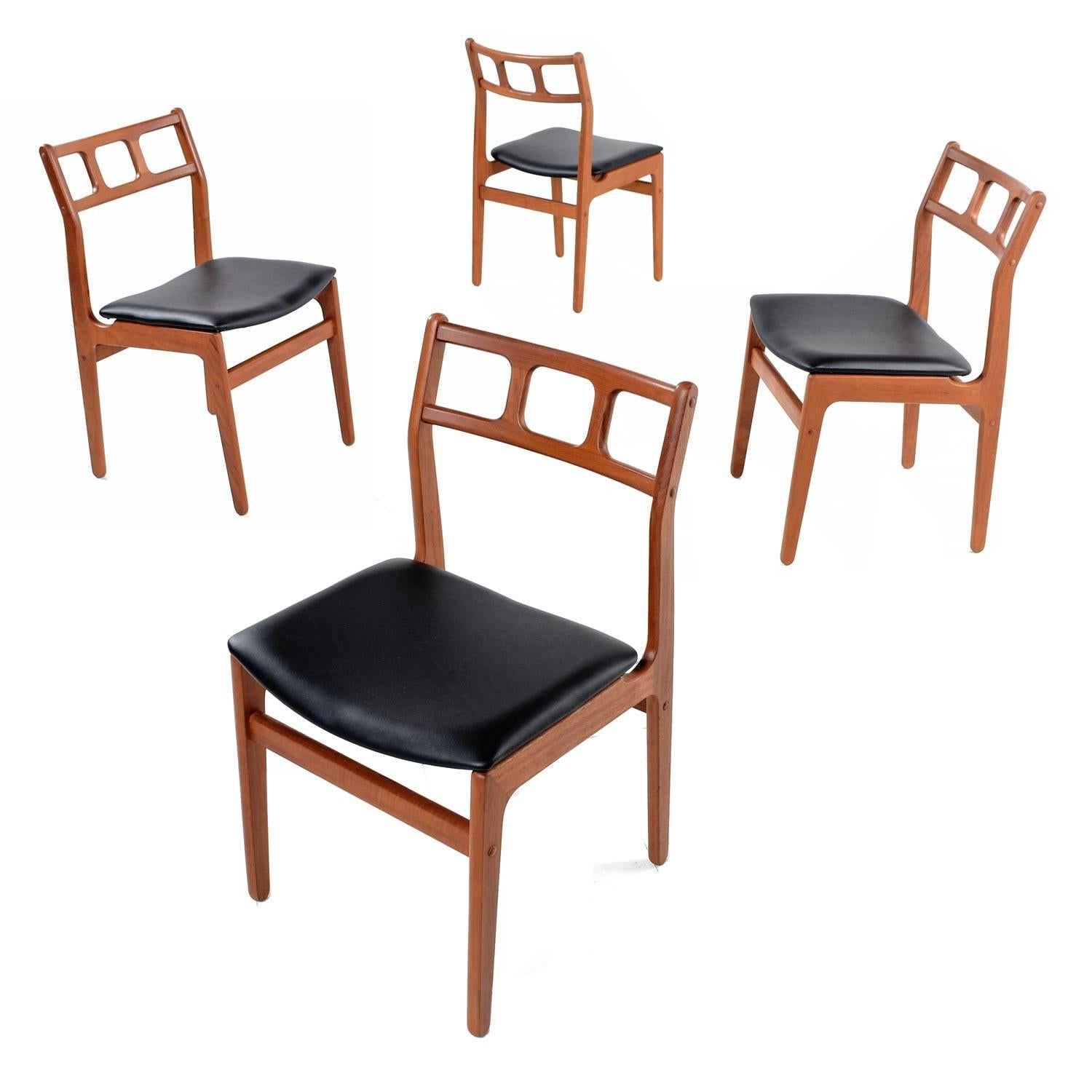 Vintage Scandinavian Modern Solid Teak Dining Chairs Set of Four In Excellent Condition In Chattanooga, TN