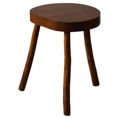 Vintage Scandinavian Modern Tripod Stool en bois massif:: Mid Century