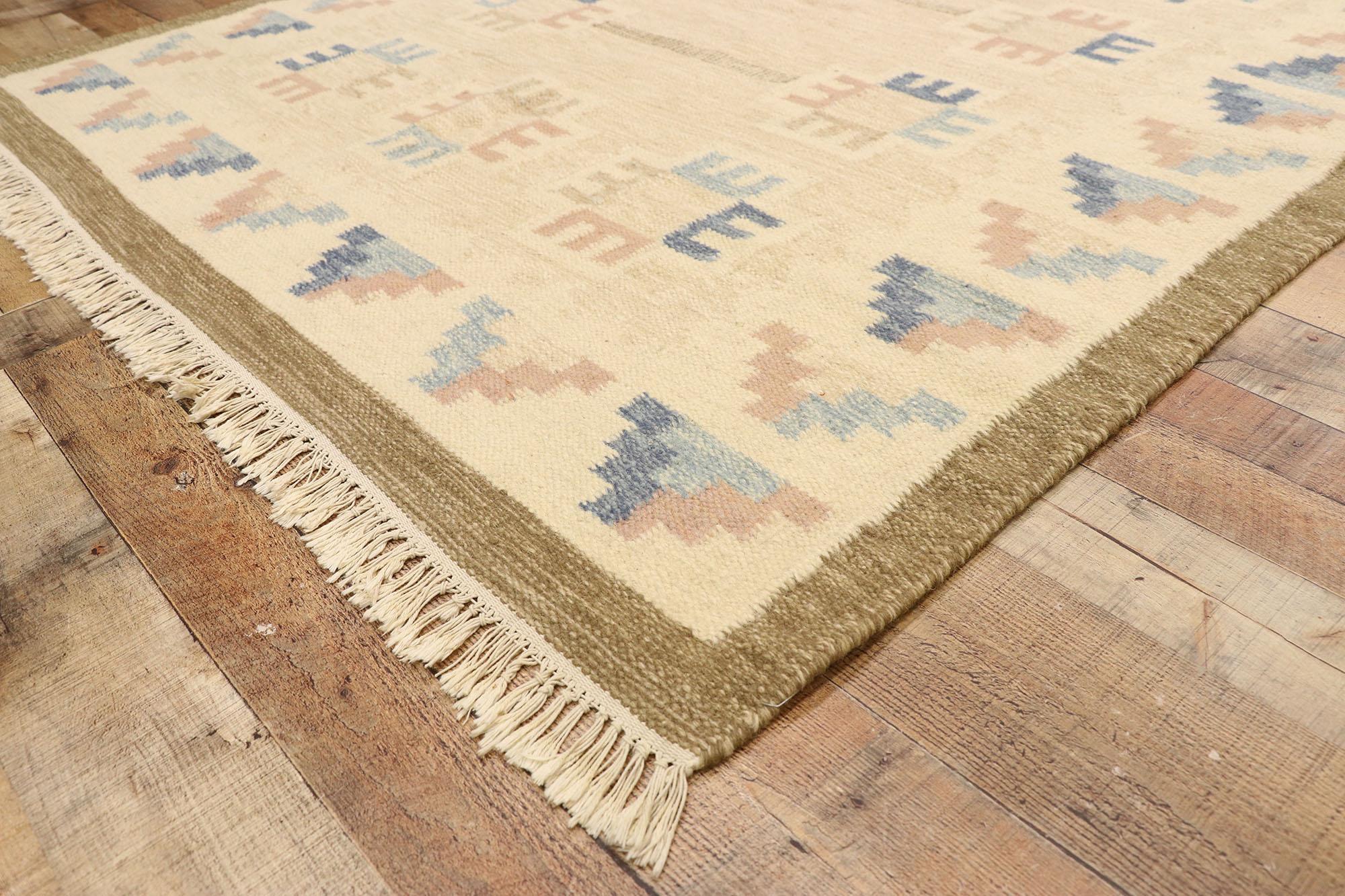 Vintage Swedish Kilim Rollakan Rug with Scandinavian Modern Style  In Good Condition For Sale In Dallas, TX