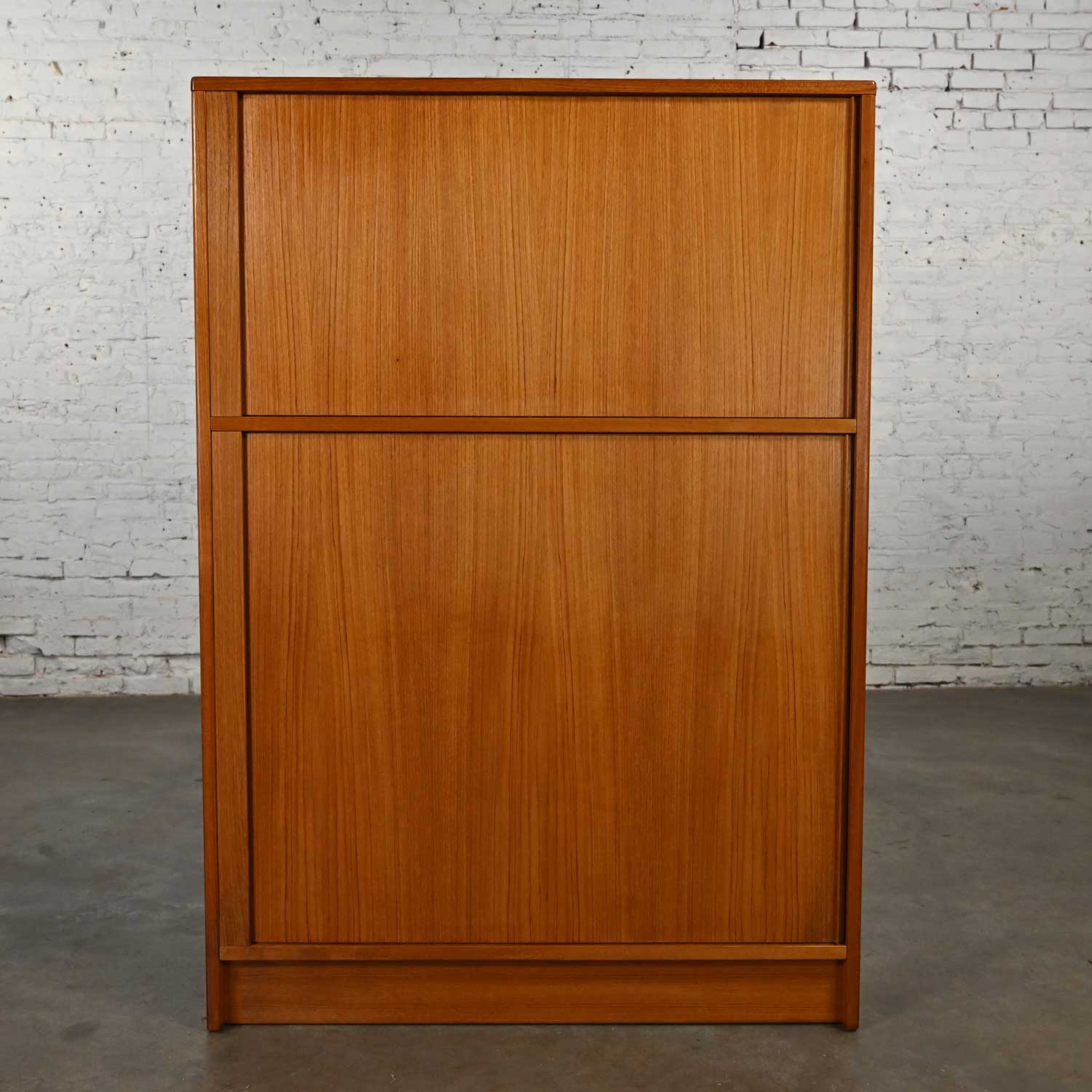 Awesome vintage Scandinavian Modern teak double height vertical tambour door Gentleman’s chest or cabinet. Beautiful condition, keeping in mind that this is vintage and not new so will have signs of use and wear. There is a bit of sun fading to the