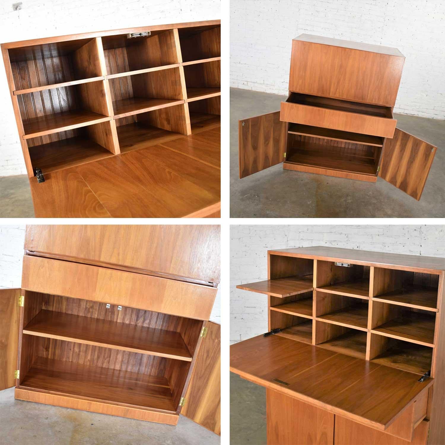 Secrétaire de bureau scandinave moderne en teck suspendu dans une boîte, 1960-2000 en vente 3